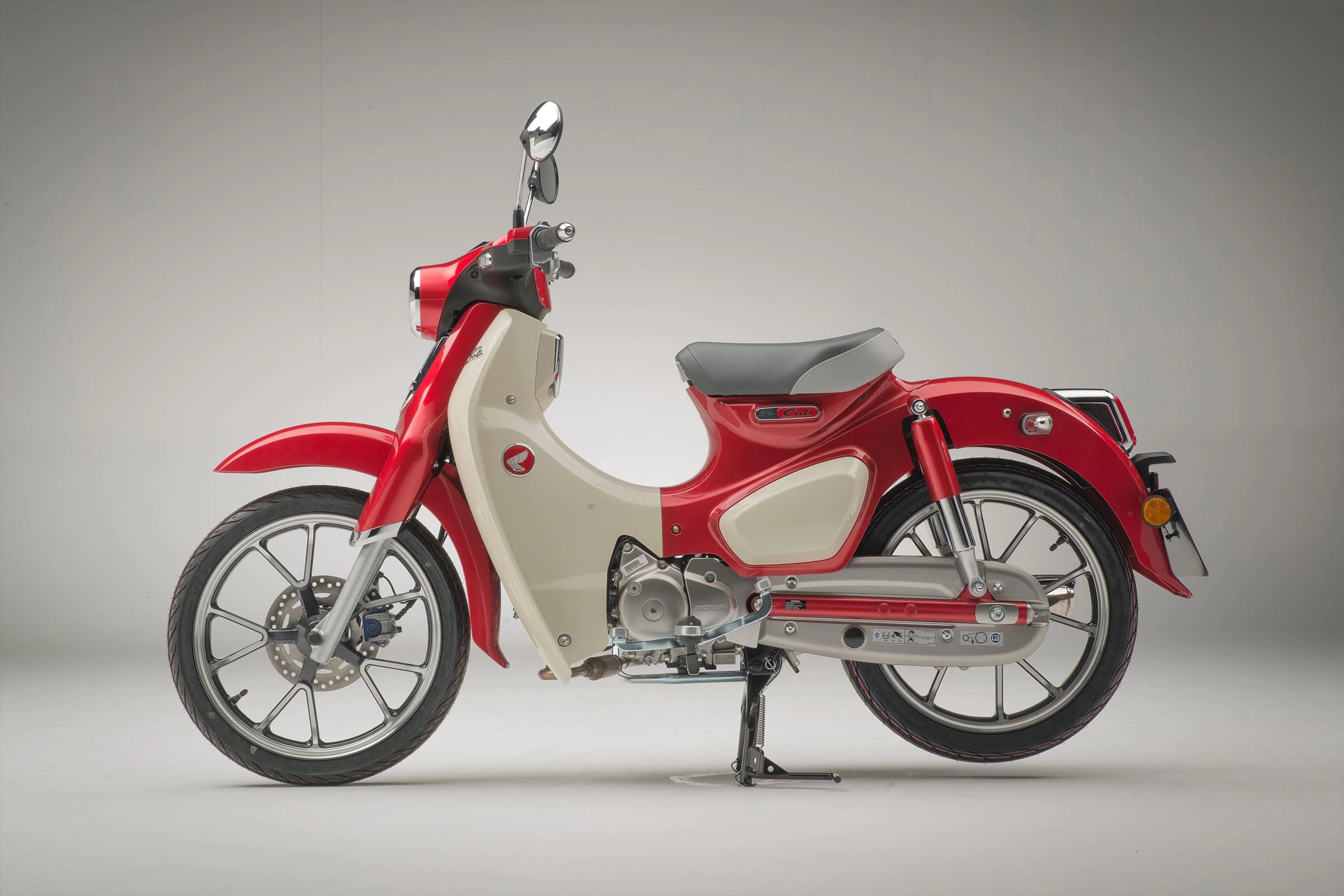 Honda Super Cub, Aventon level e-bike, Back to basics, C125, 2400x1600 HD Desktop