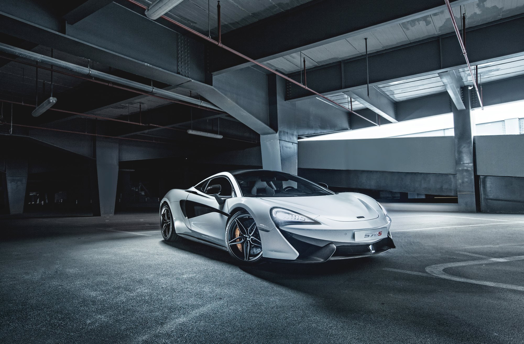 McLaren 570S, 4K ultra HD wallpaper, Breathtaking beauty, Exquisite details, 2000x1320 HD Desktop