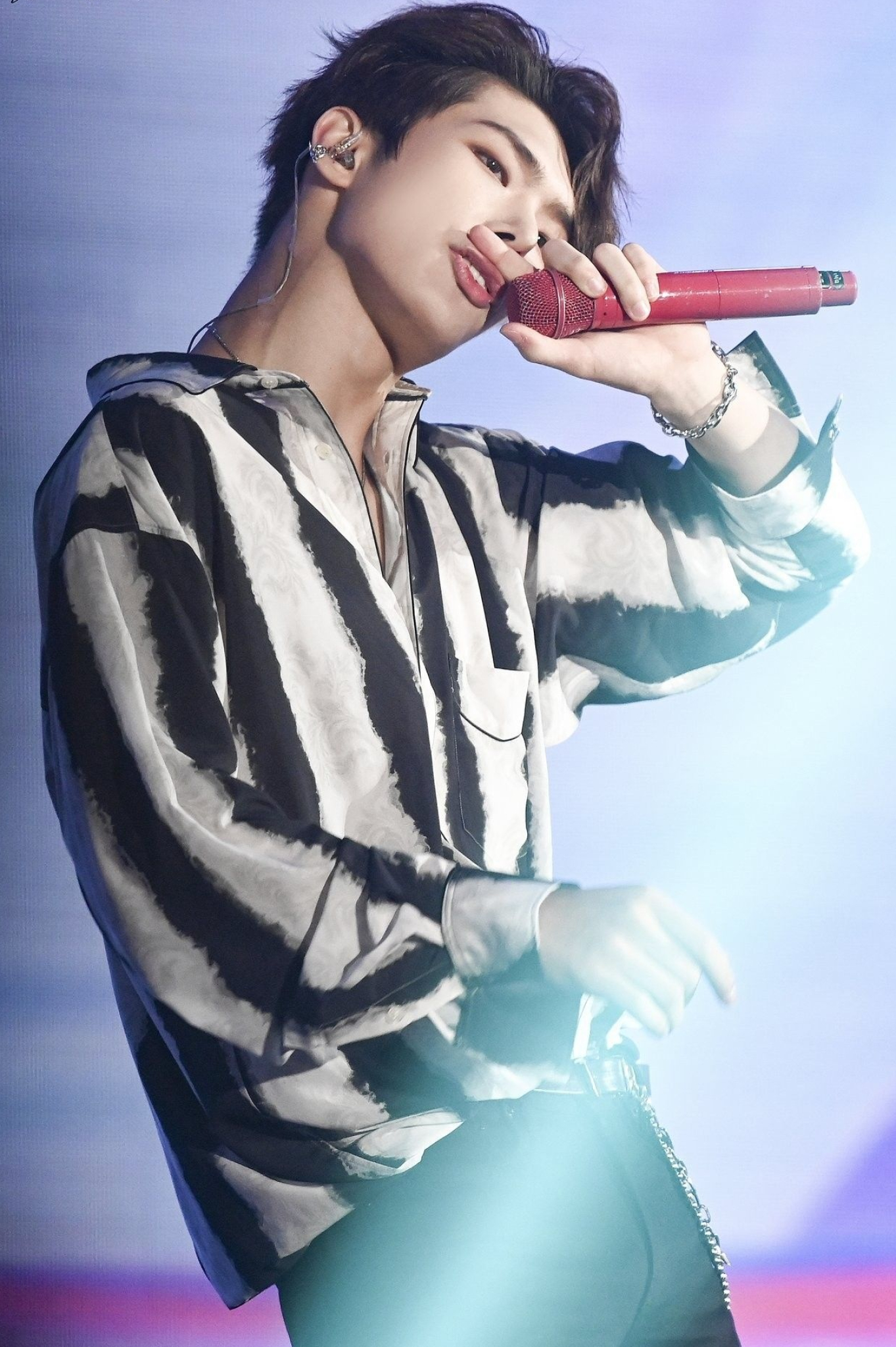 Song Min-gi, ATEEZ concert, Powerful performances, Boy group songs, 1370x2050 HD Phone