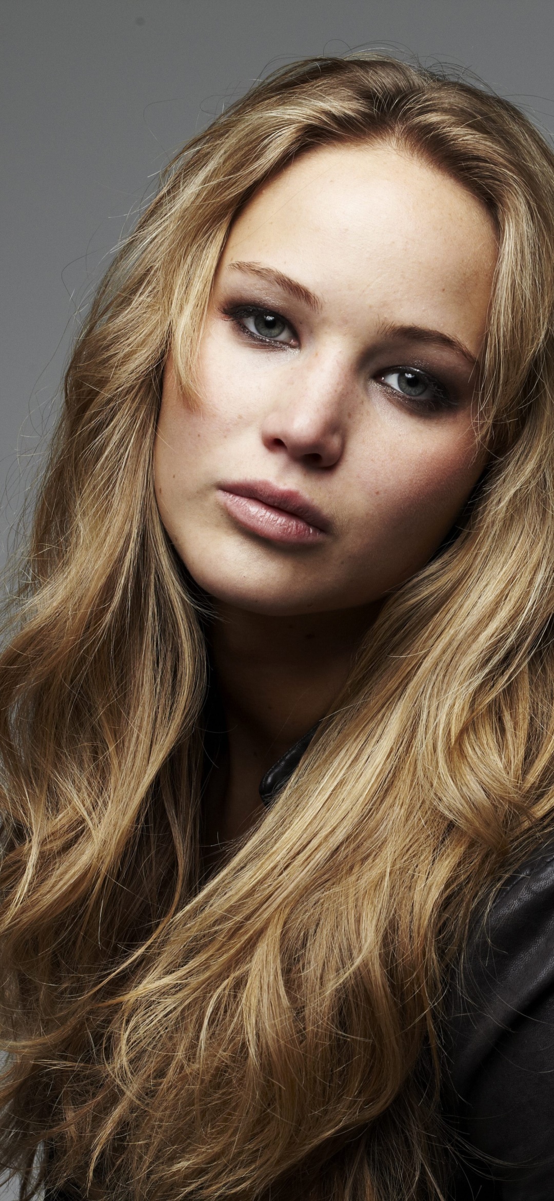 Jennifer Lawrence, long wavy blonde hair, black leather jacket, HD Phone wallpaper
