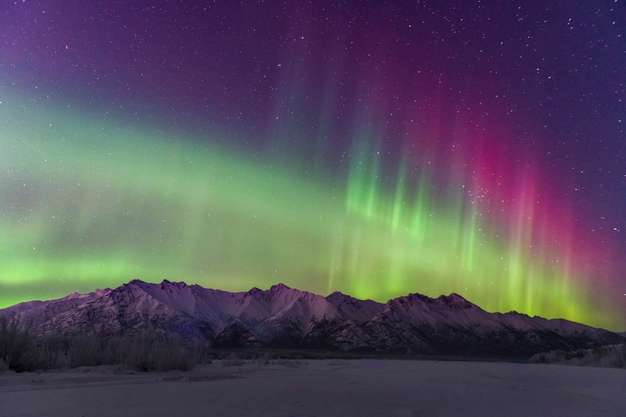 Magenta and green aurora, Snow-covered Alaska mountain range, Starry polar night sky, HD Desktop wallpaper