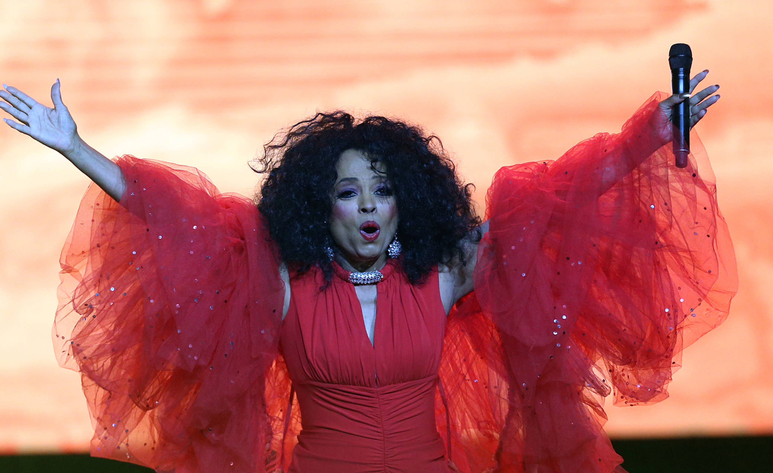 Diana Ross, Glastonbury performer, Musical icon, Legendary show, 2560x1570 HD Desktop