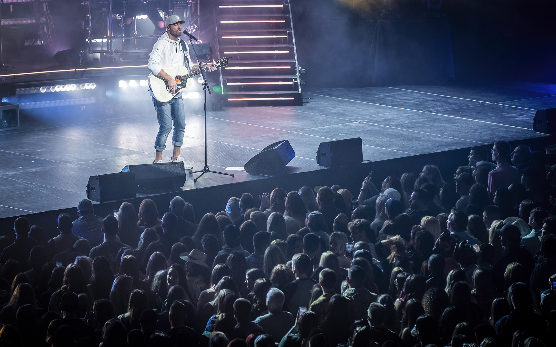 LIVE: Brett Young at Turning Stone 315 Music 1920x1200