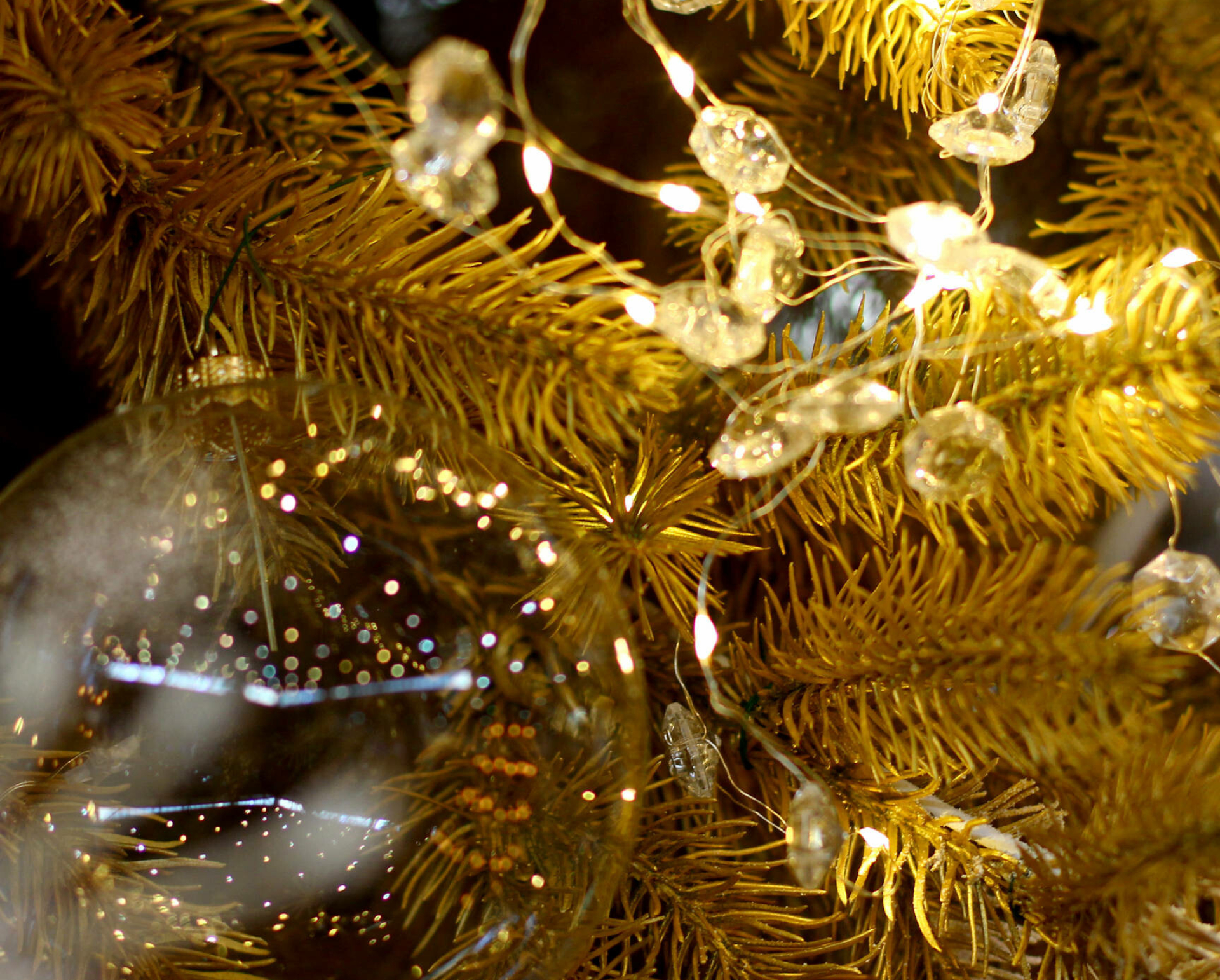 Christmas garland wallpaper, Christopher sellers, Festive decoration, Holiday theme, 1920x1550 HD Desktop
