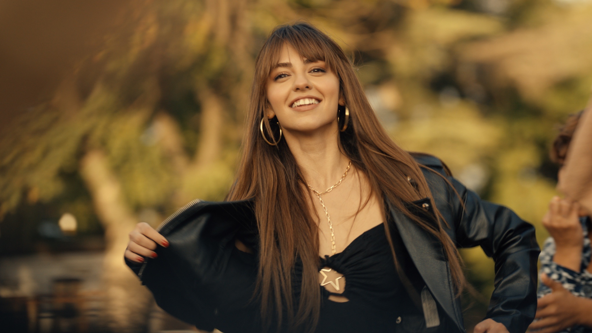 Aslihan Malbora, TV Shows, Turkish actress, Captivating performances, 2050x1160 HD Desktop