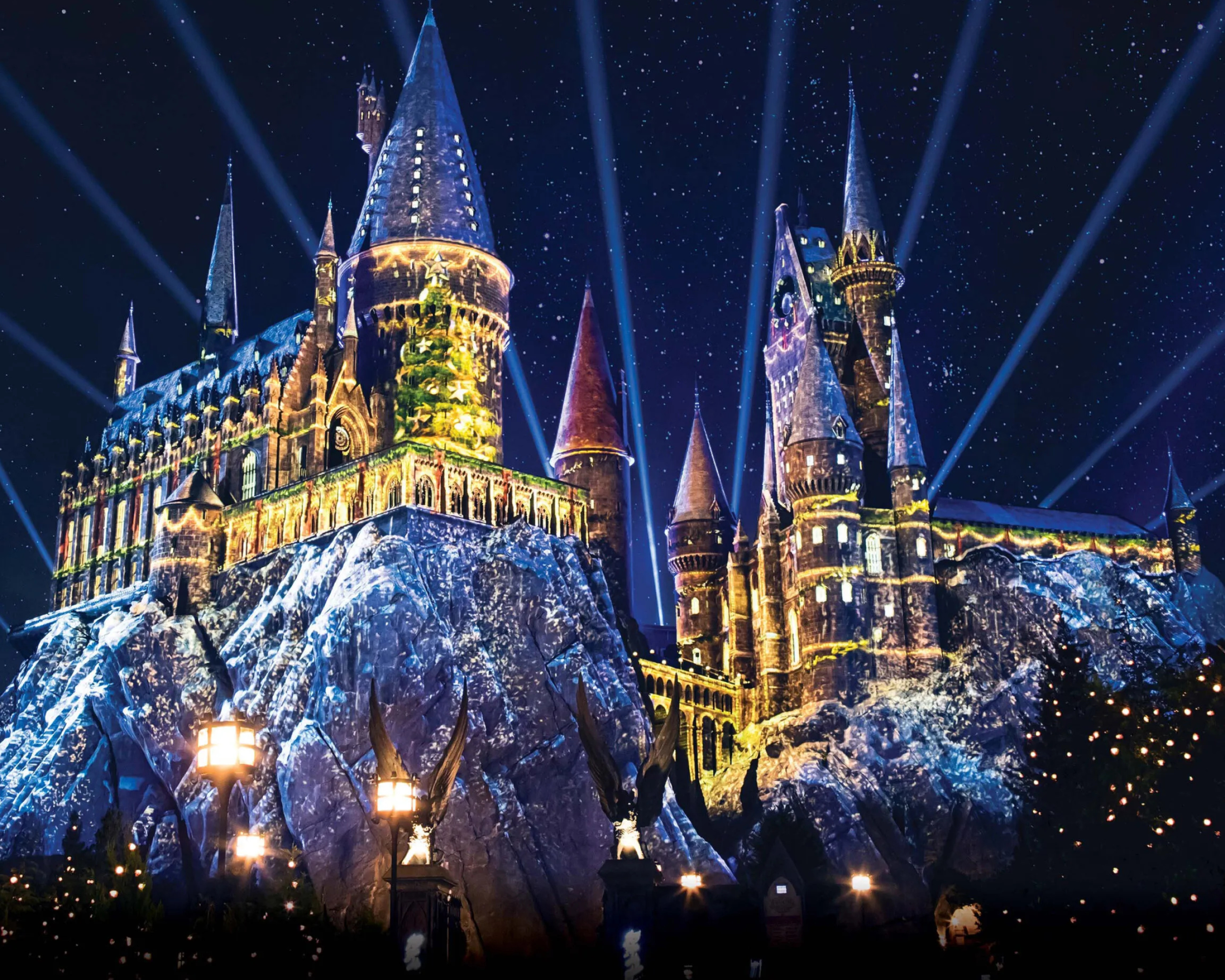 Universal Studios Hollywood, Favorite holiday moments, Festive celebrations, Universal joy, 2560x2050 HD Desktop