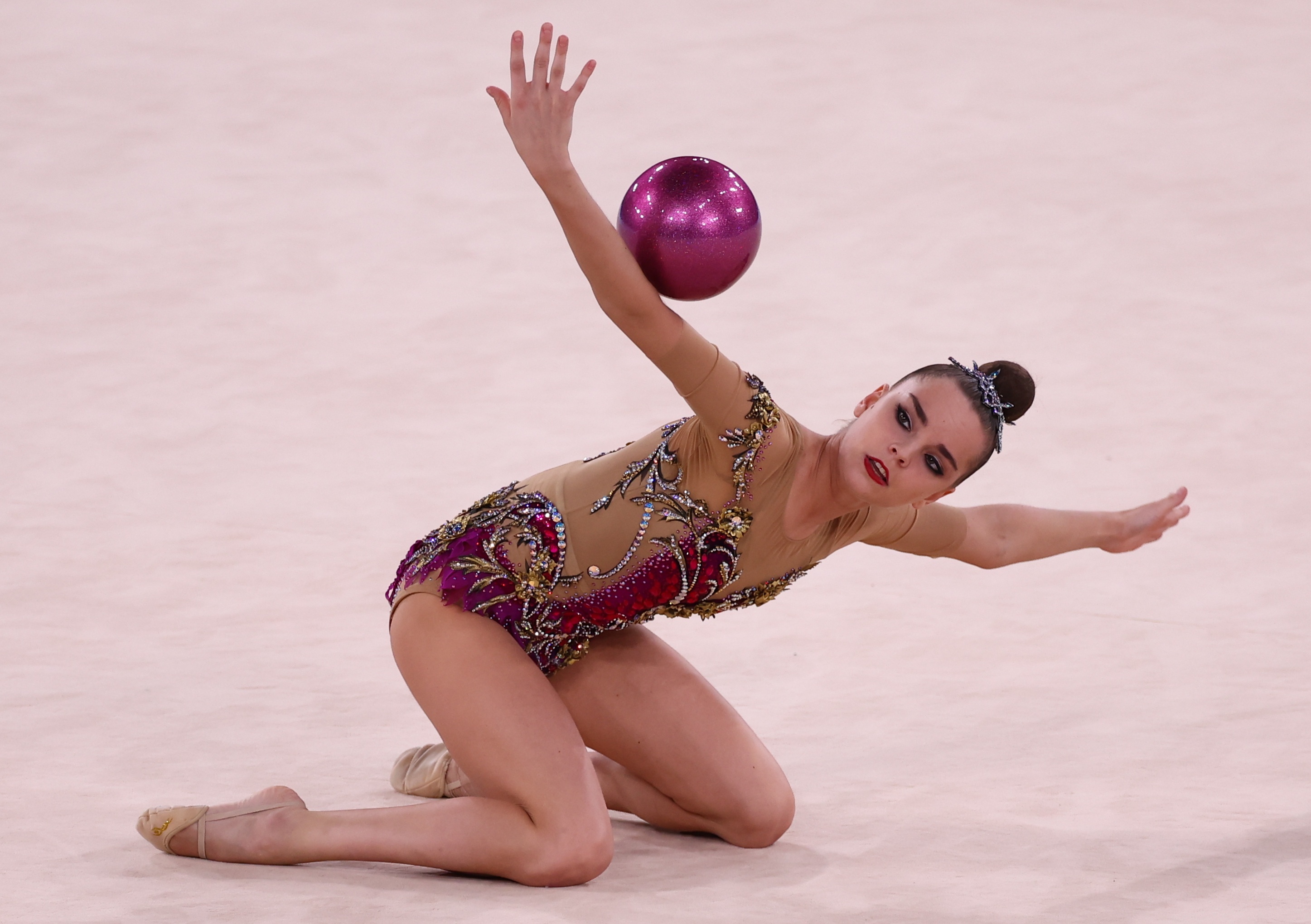 Dina Averina, Rhythmic Gymnastics Wallpaper, 2900x2040 HD Desktop