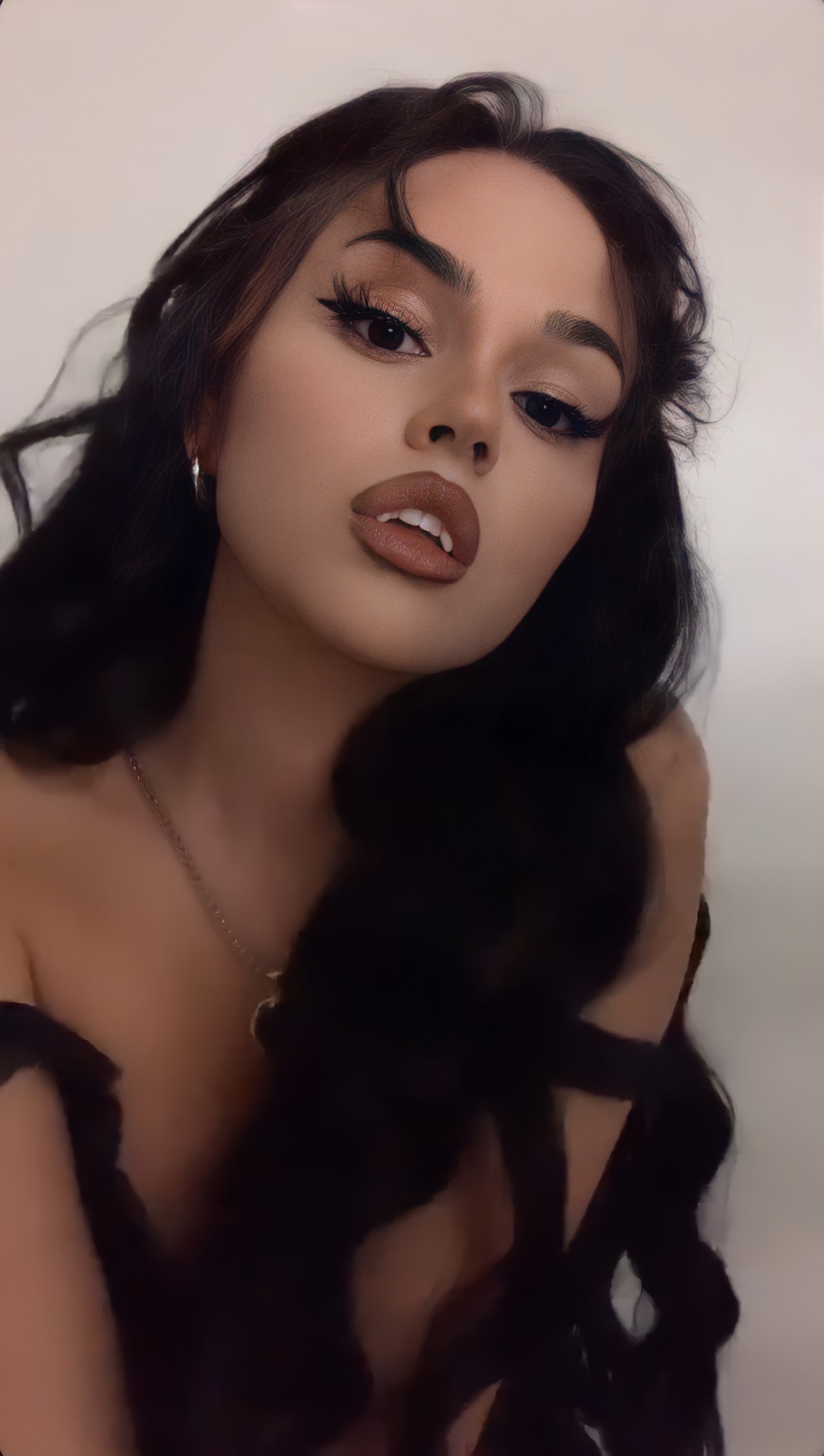 Maggie Lindemann, TVD, Andrea, We Heart It, 1660x2920 HD Phone