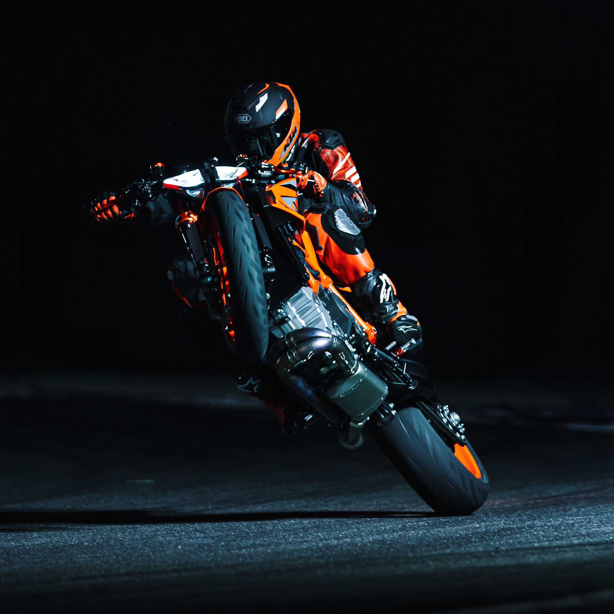 KTM 1290 Super Duke R Evo, Cutting-edge motorcycle technology, Thrilling riding experience, 44 Teeth's insider coverage, 2000x2010 HD Phone