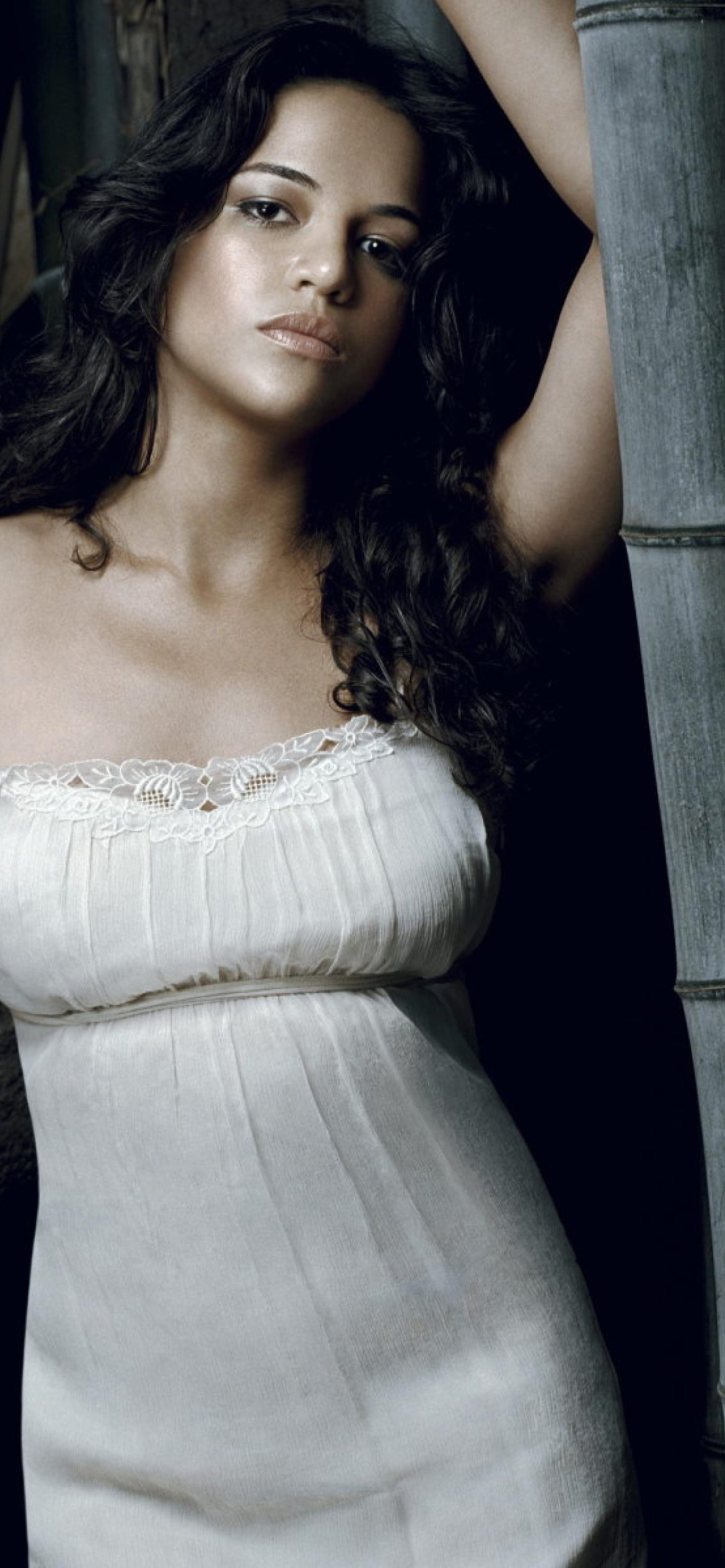 Michelle Rodriguez, Gorgeous wallpaper, iPhone 11 Pro, Hollywood actress, 1170x2540 HD Phone