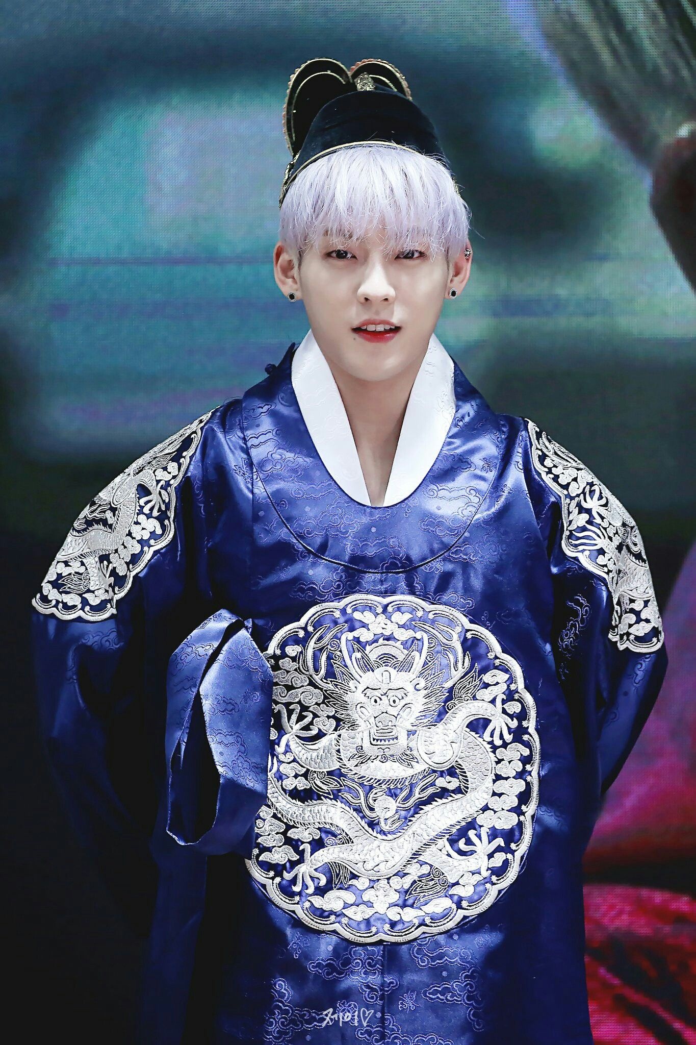 HUTA (Minhyuk), BTOB Snger, Minhyuk's Bilder, K-Pop Musik, 1370x2050 HD Phone