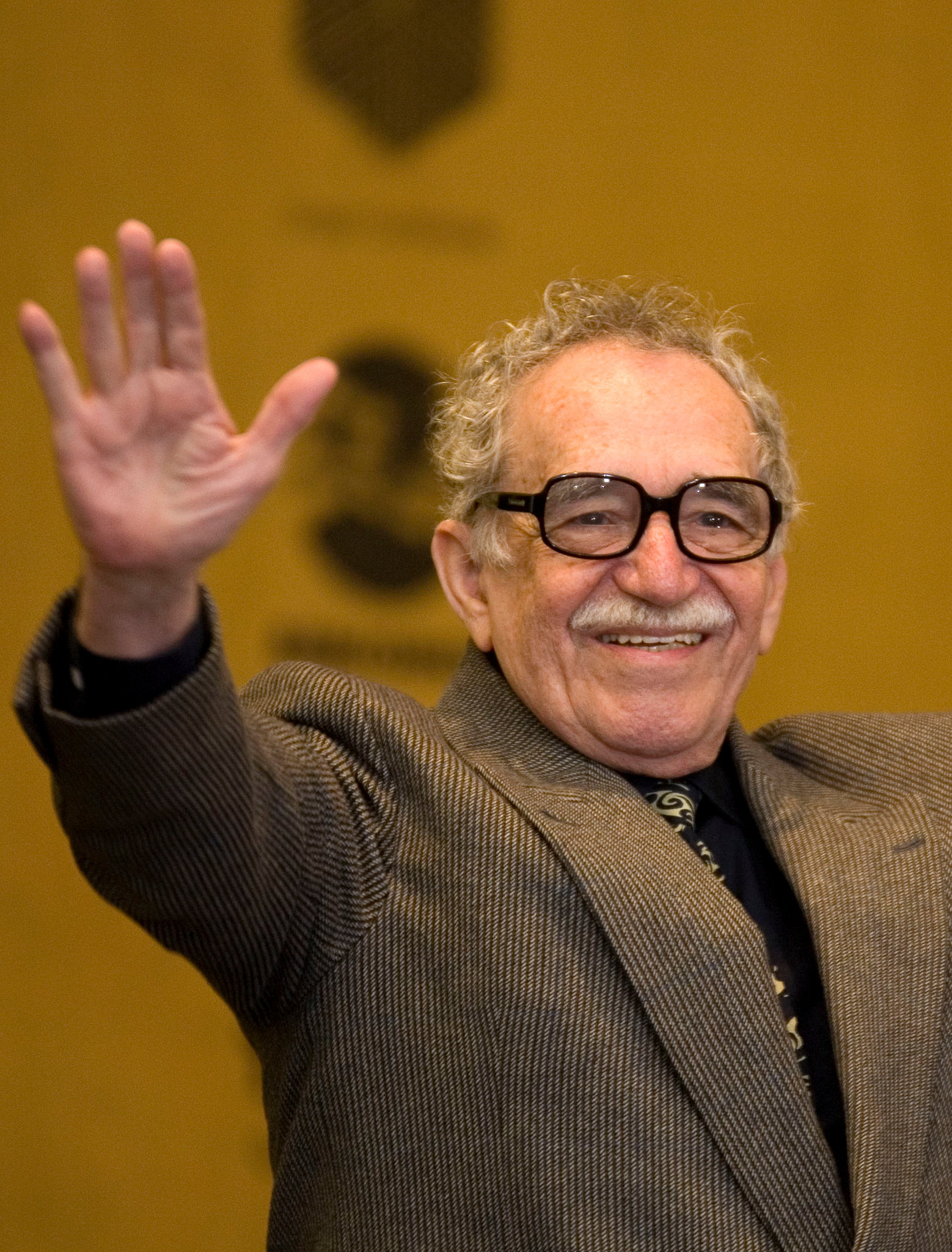 Gabriel Garcia Marquez, Literary legend, Mourning the loss, Marquez, 1560x2050 HD Phone