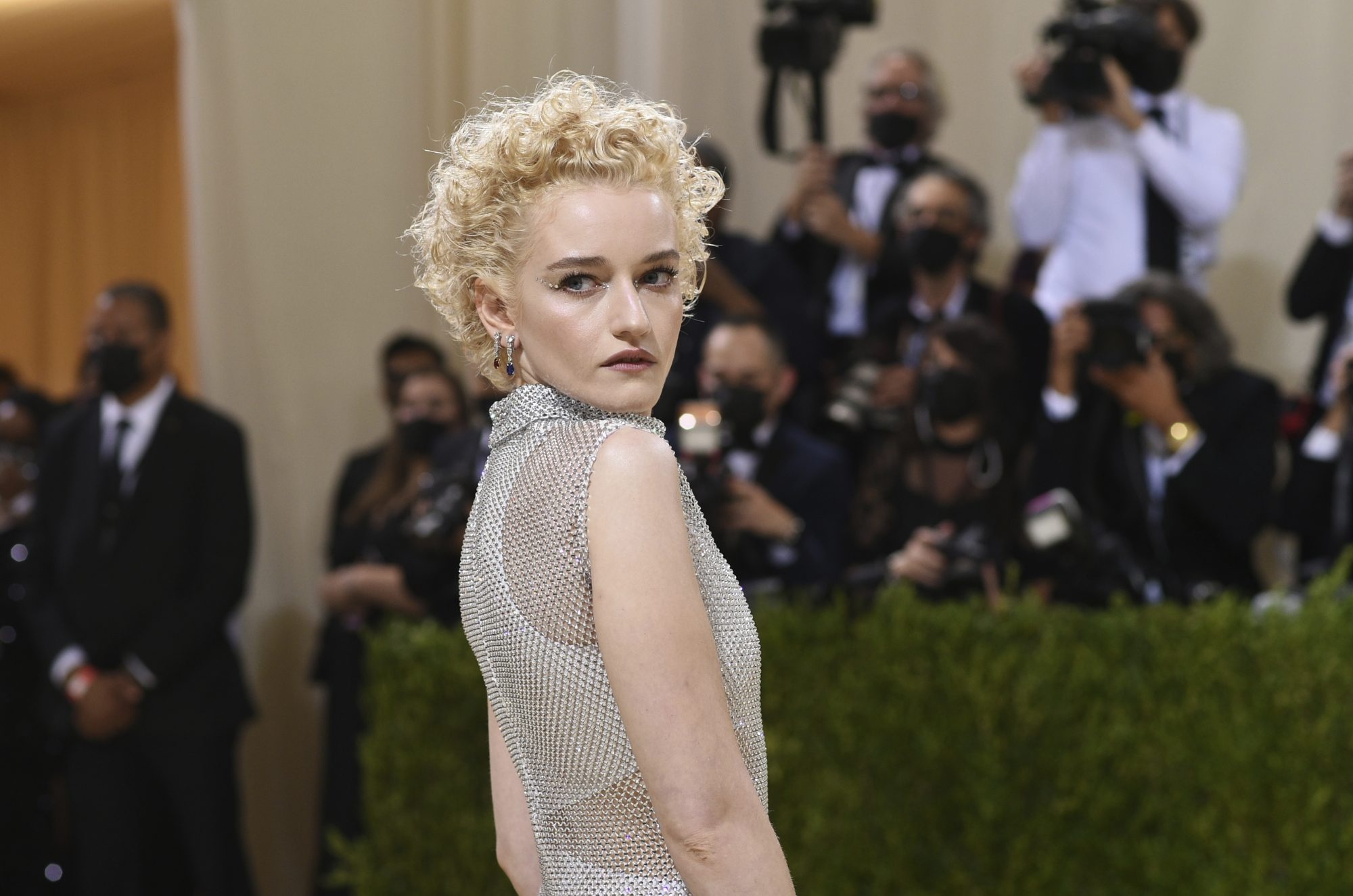 Julia Garner, First-look TV deal, Tomorrow Studios, New projects, 2000x1330 HD Desktop