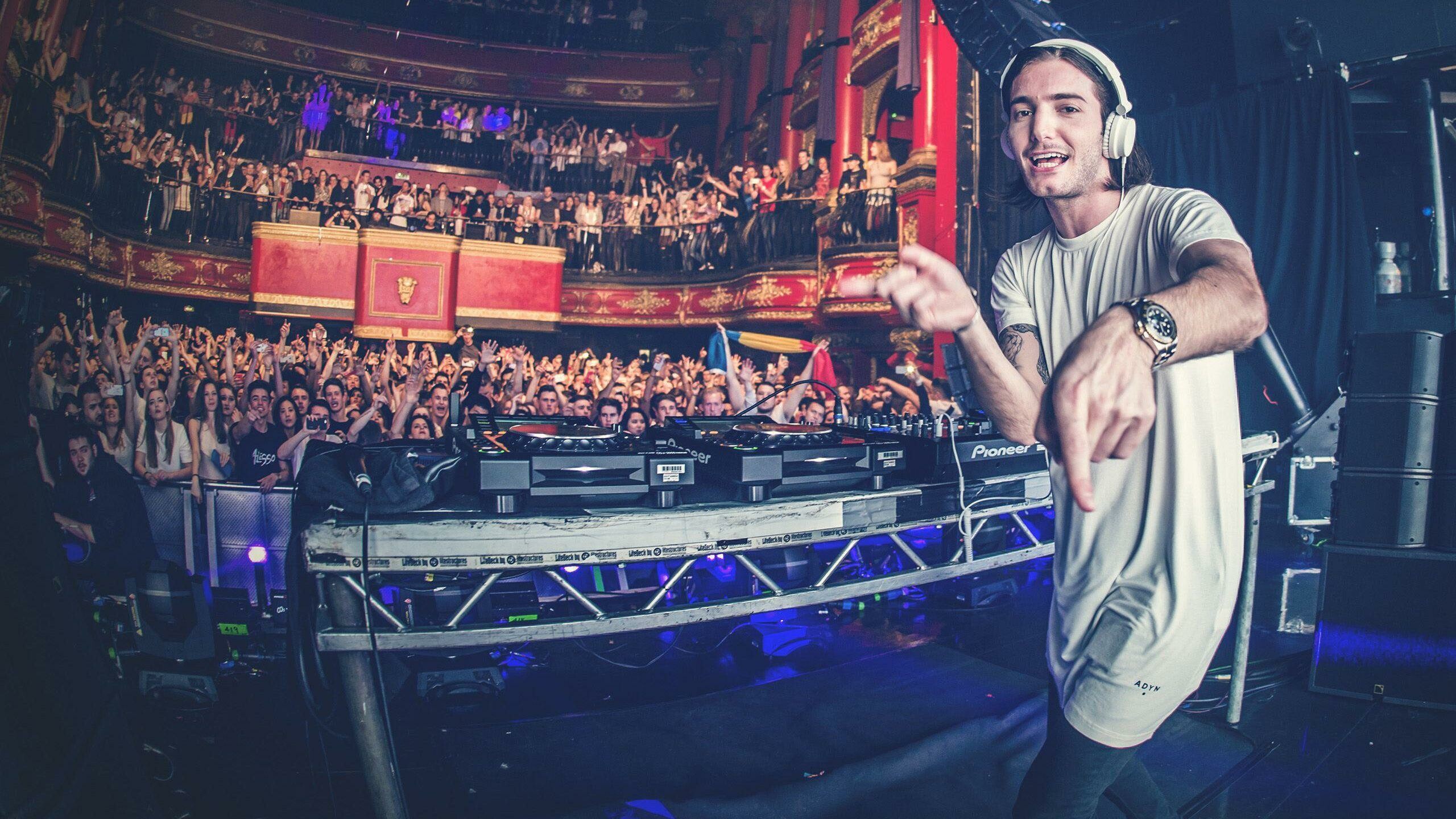 Alesso wallpapers, EDM artist, High-energy music, Dynamic visuals, 2560x1440 HD Desktop