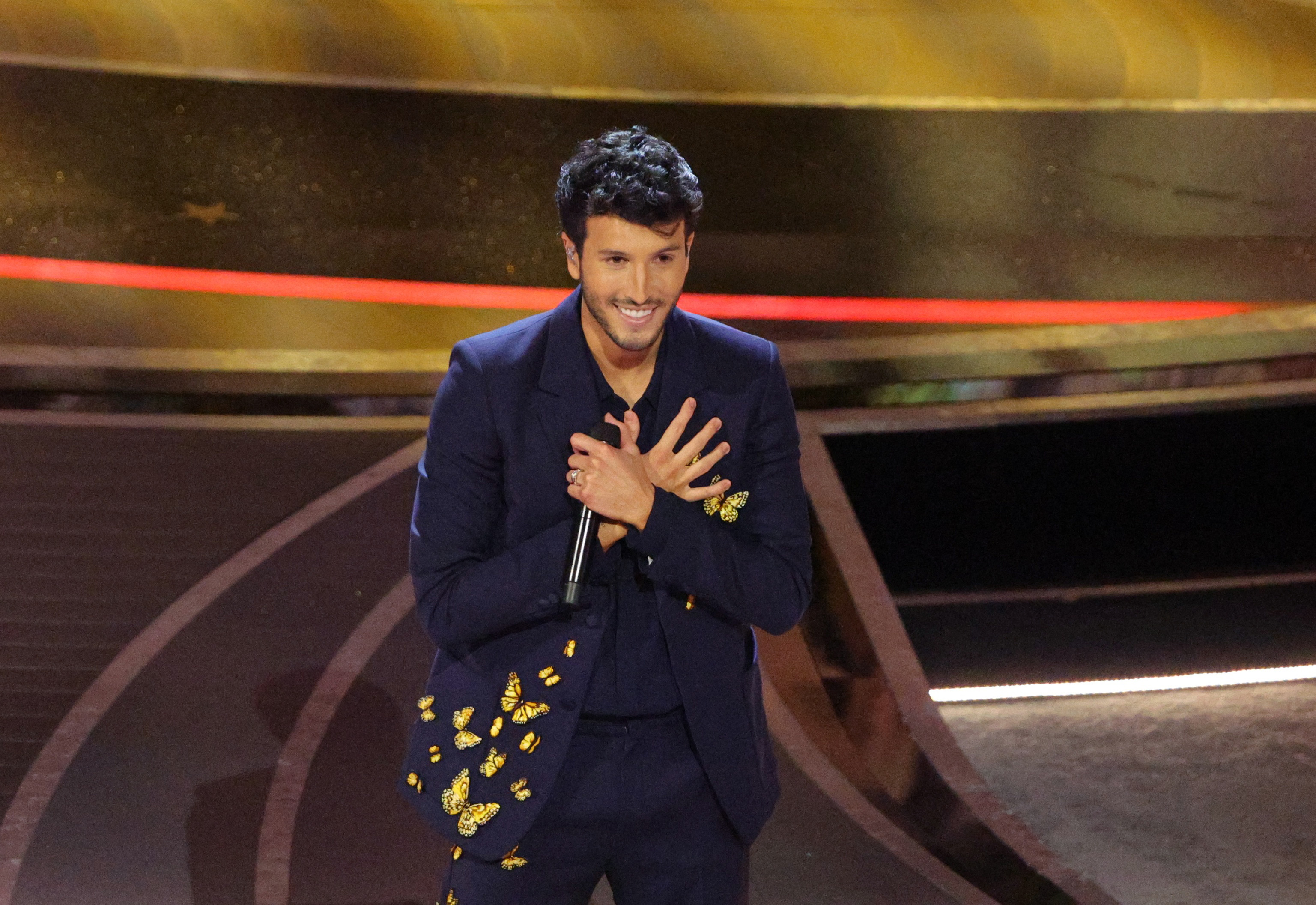 Sebastian Yatra, Emotional Oscars moment, Backstage insight, Performance impact, 3080x2120 HD Desktop