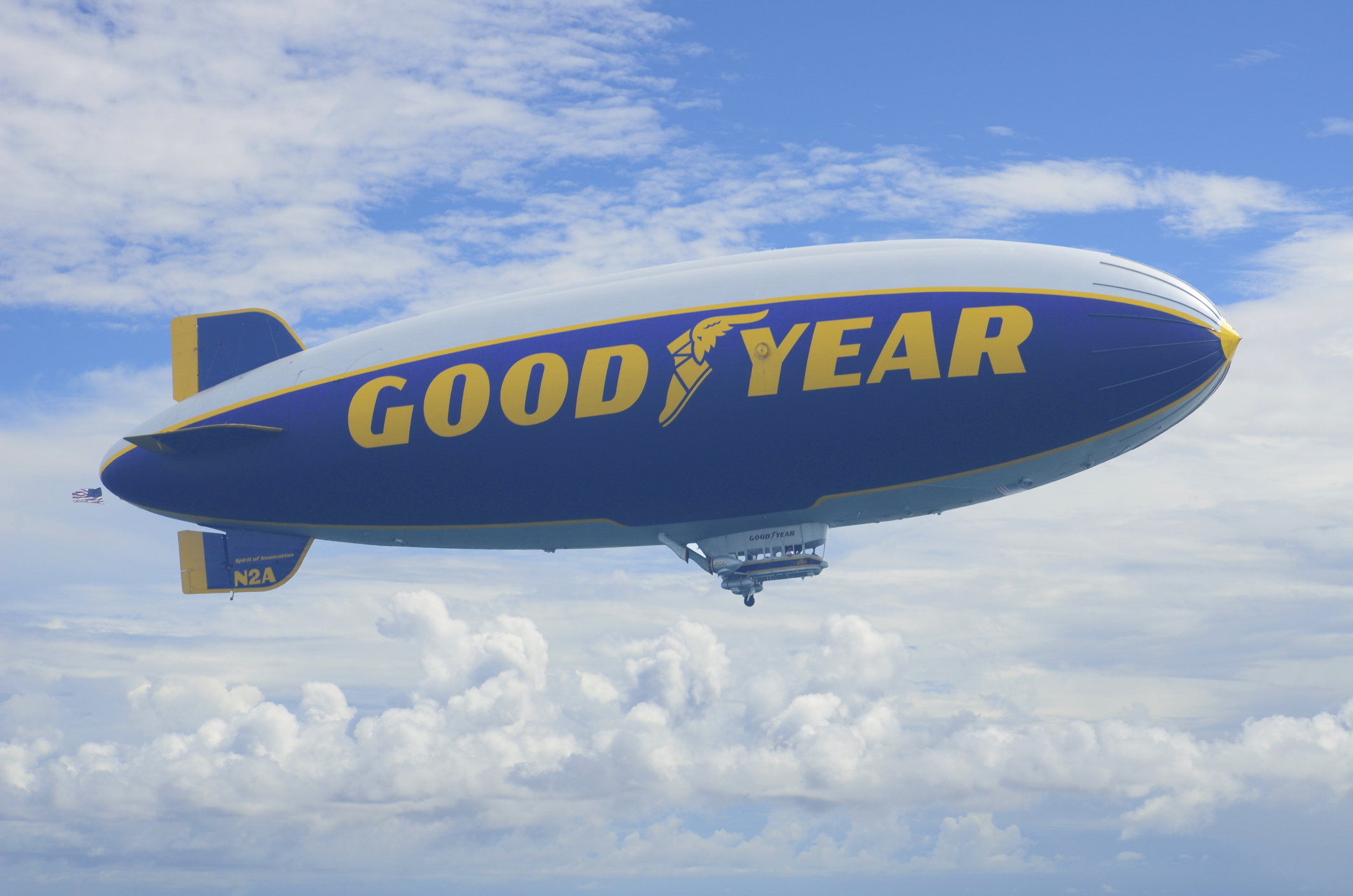 Goodyear blimp in London, Airship sightings, Metro news coverage, Unusual presence, 2130x1410 HD Desktop
