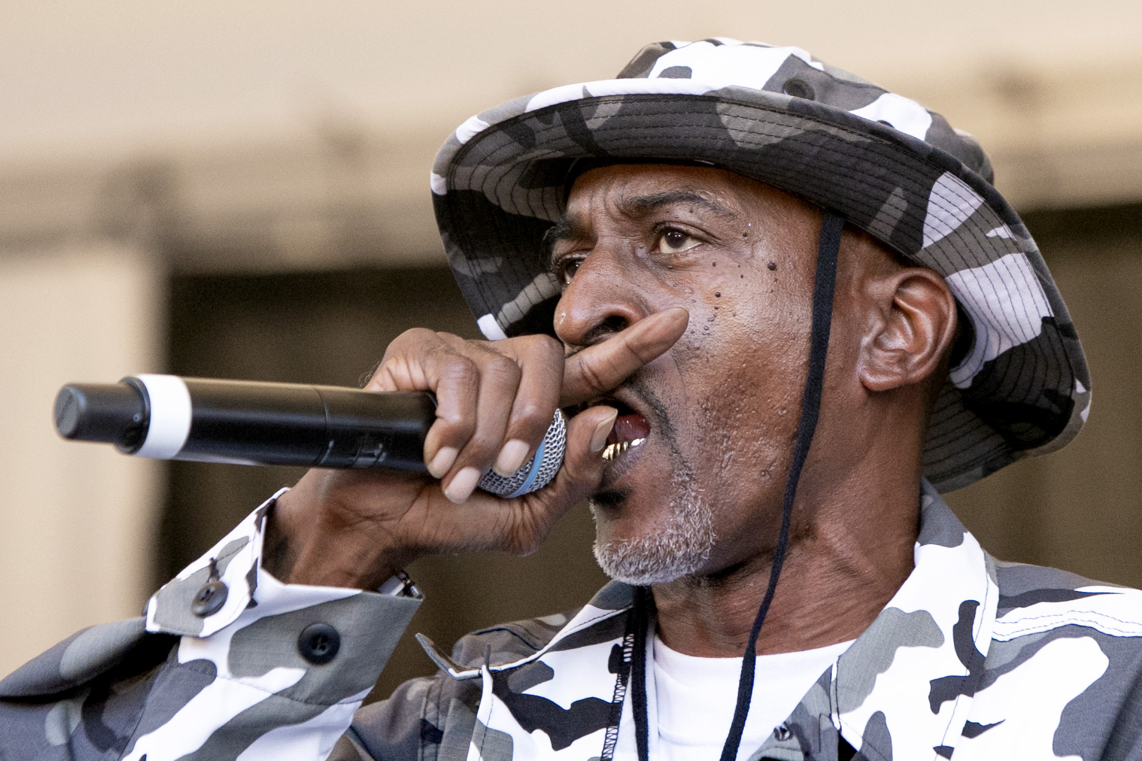 Rakim, Live performance, Harrisburg concert, Rap legend, 2300x1540 HD Desktop