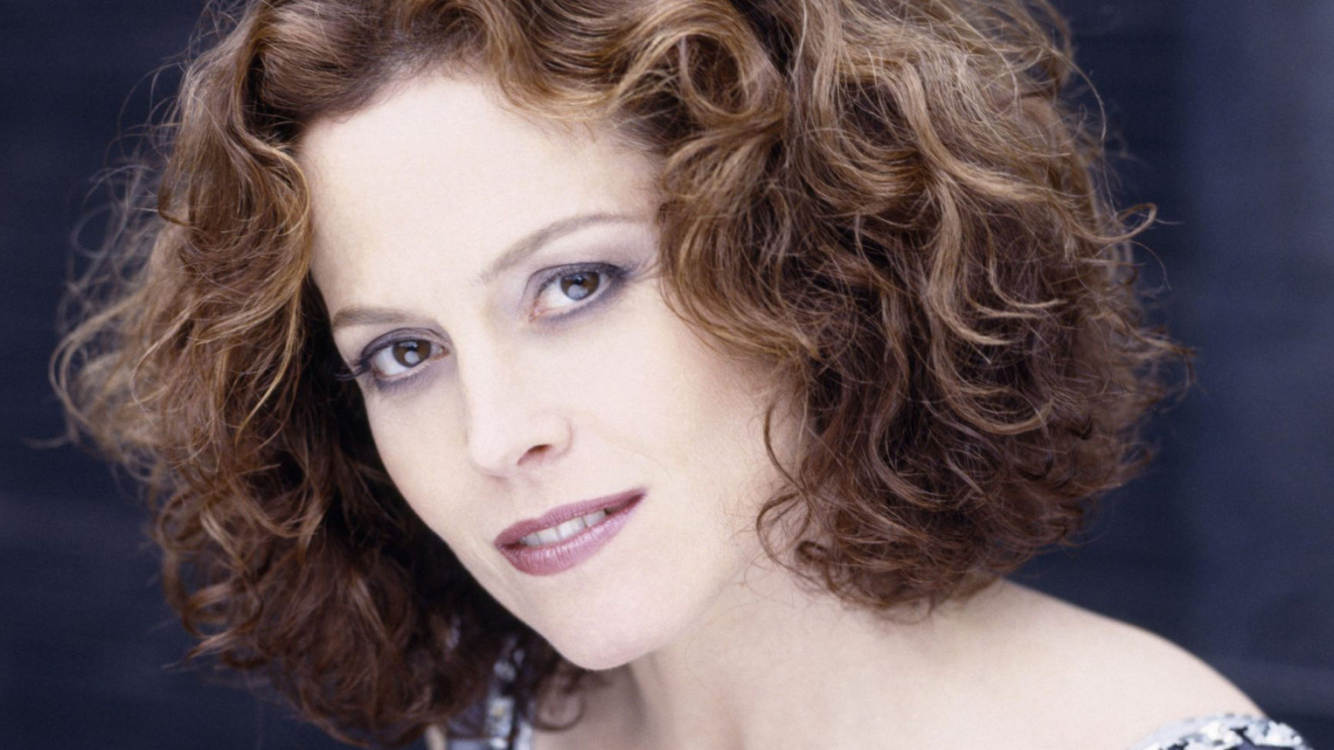 Sigourney Weaver, Movies icon, Hollywood legend, Actress glamour, 1920x1080 Full HD Desktop