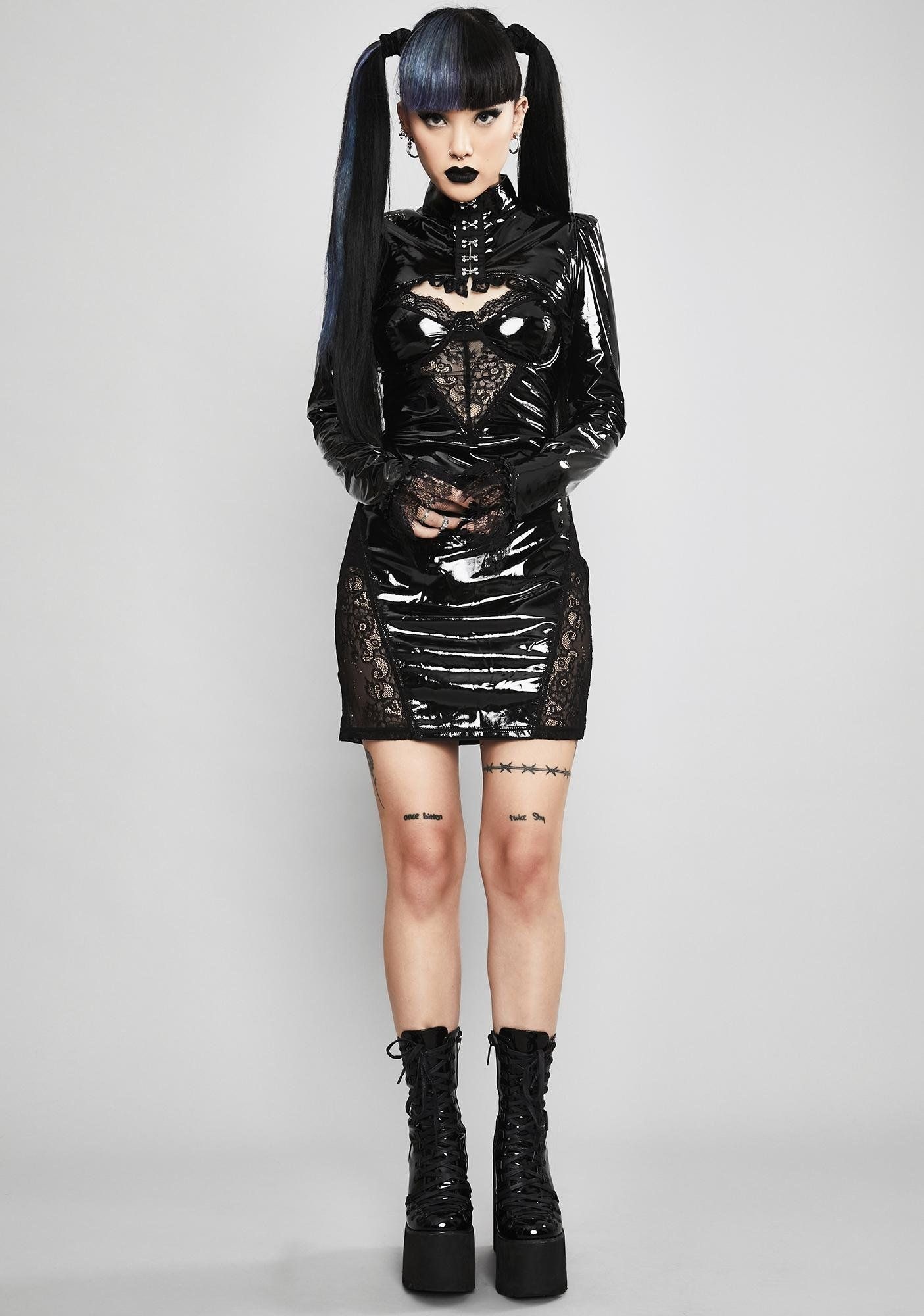 Goth subculture, Punk-inspired fashion, Individuality and rebellion, Alternative style, 1410x2000 HD Phone