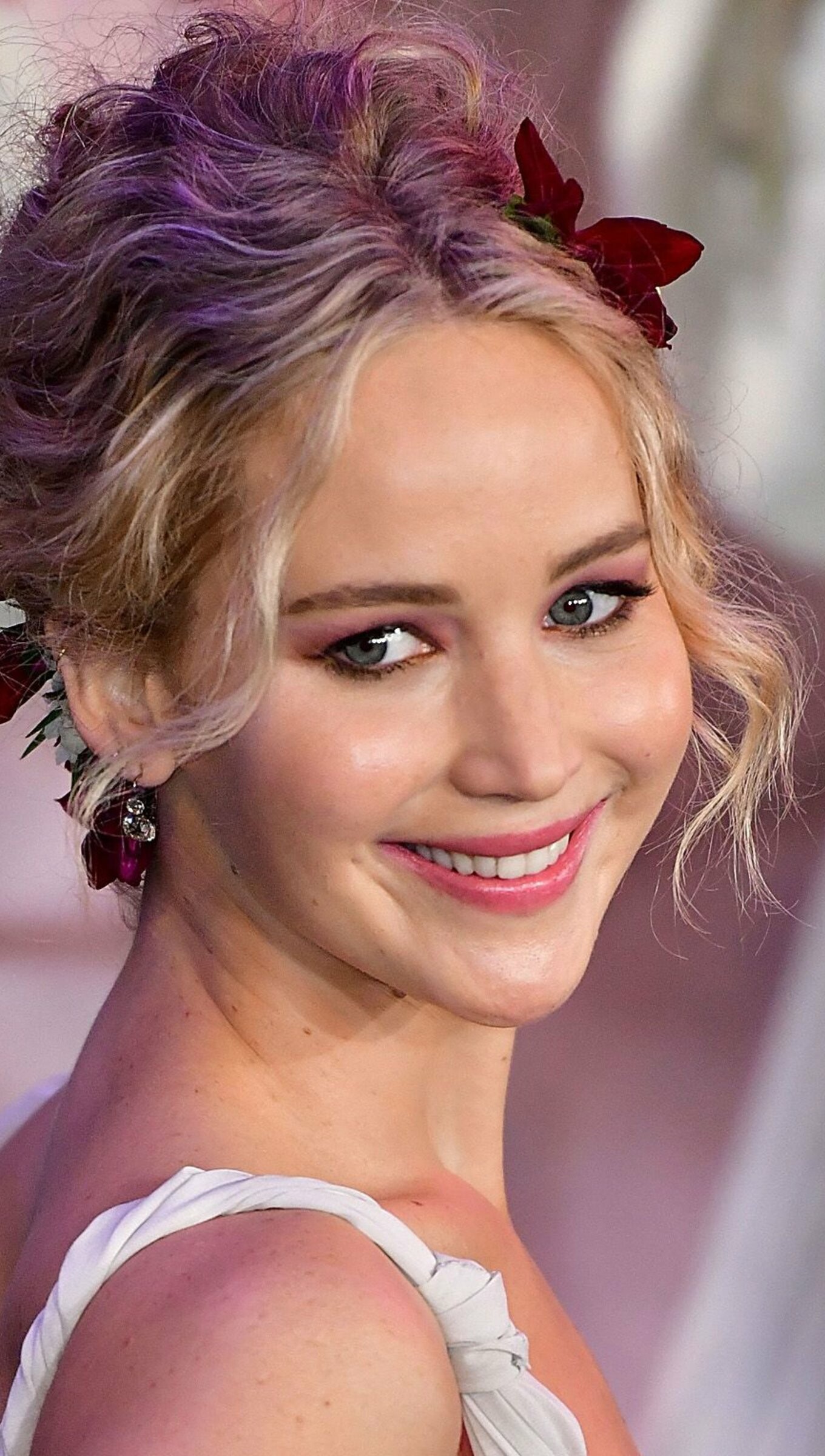 Jennifer Lawrence, Smiling beauty, Ultra HD wallpaper, Celebrity shot, 1360x2400 HD Phone