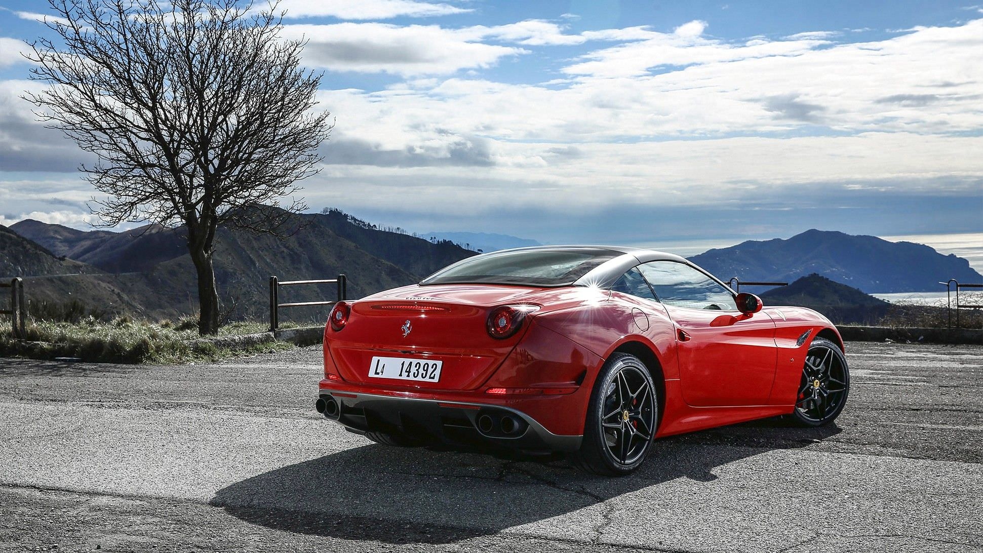 Ferrari California T, HD 4K wallpaper, Exhilarating iPhone background, Automotive artwork, 1950x1100 HD Desktop