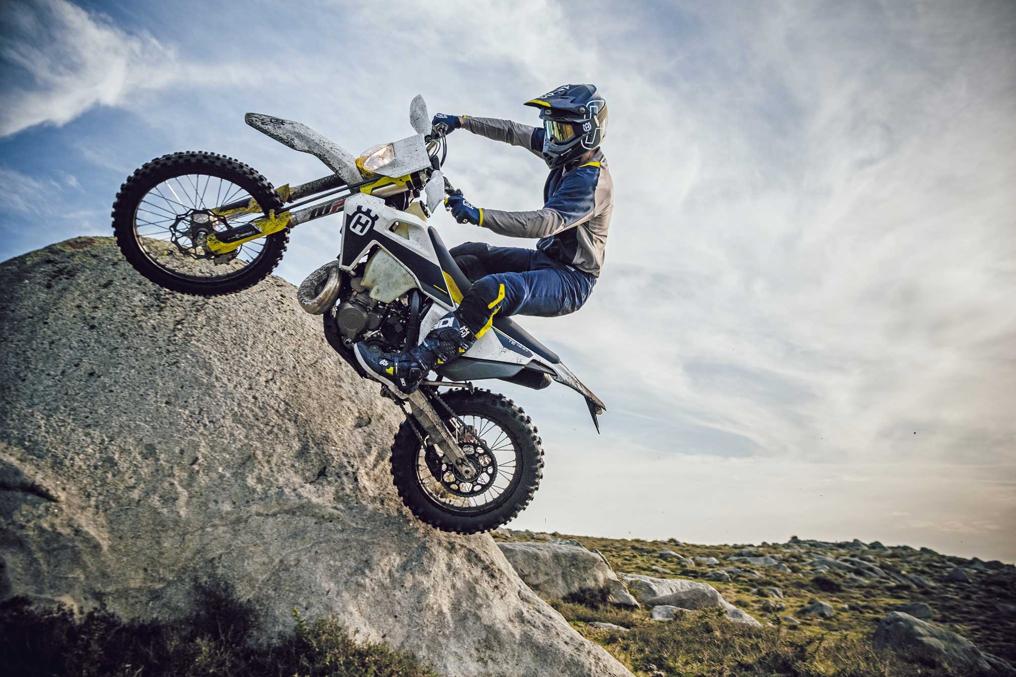 Husqvarna TE 300i endurance, Off-road adventure, Powerful performance, Unstoppable force, 2030x1350 HD Desktop