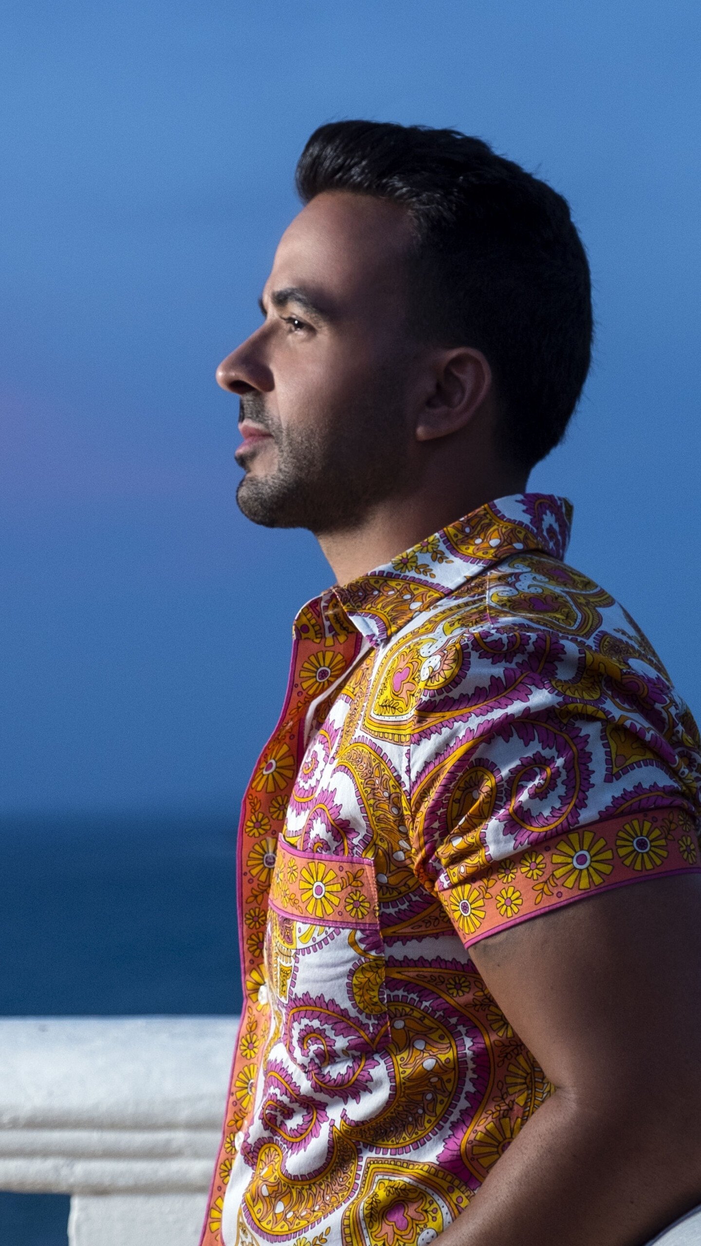 Luis Fonsi, Handsome celebrity, QHD image, HD background, 1440x2560 HD Phone