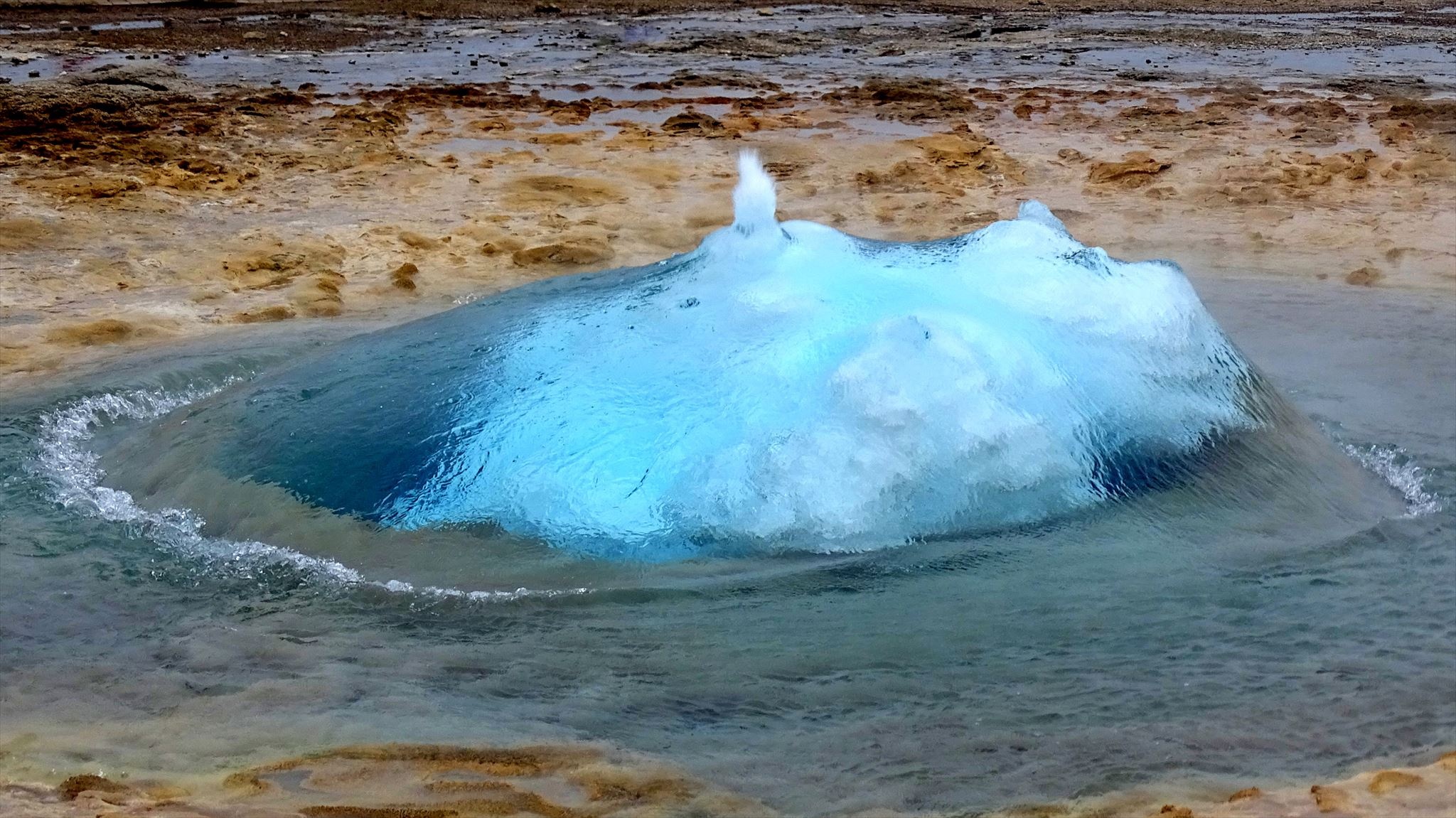 Powerful hot spring, Geocache of the Week, Official Blog, Geysir, 2050x1160 HD Desktop