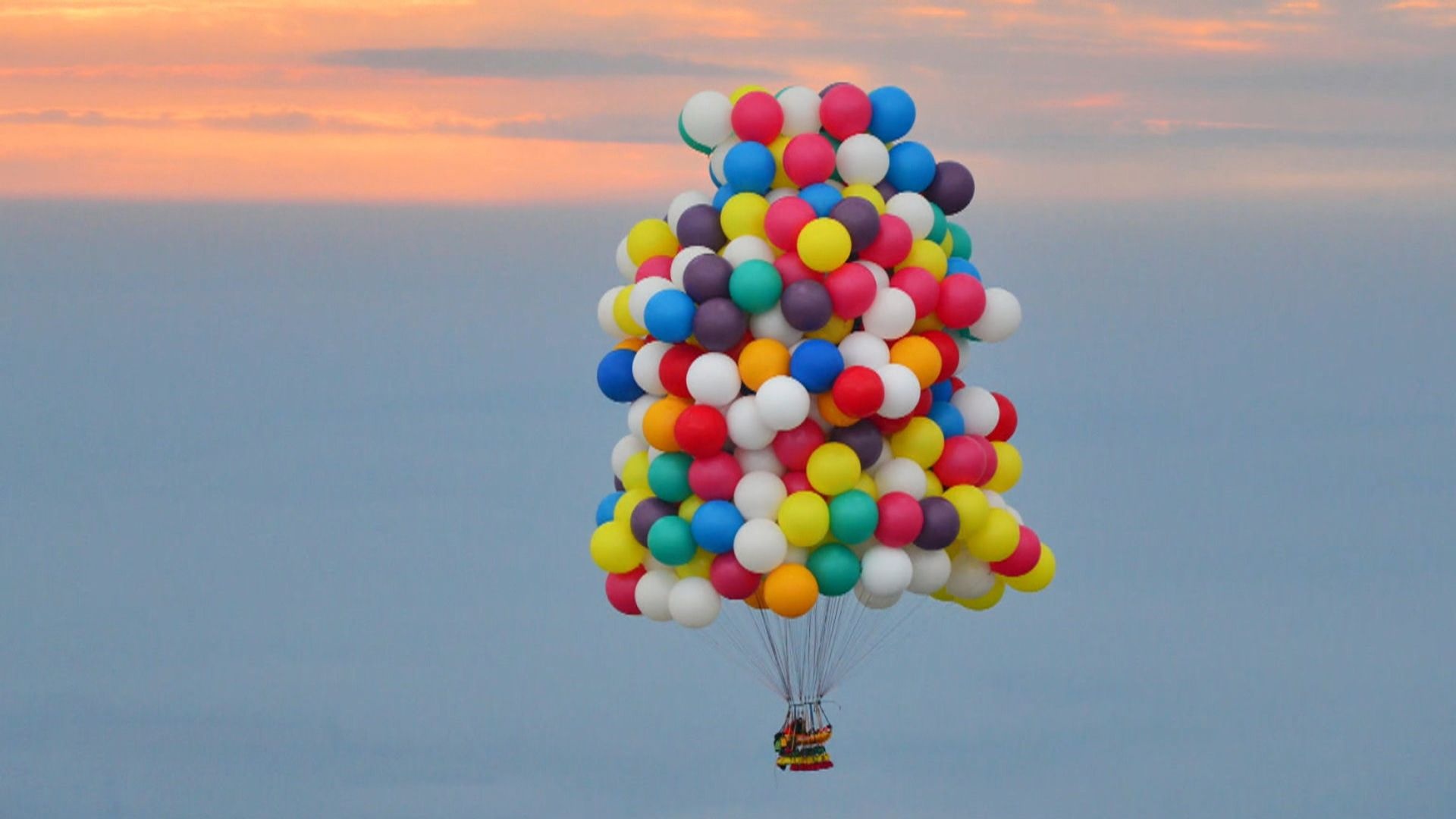 Cluster Ballooning, Walkers floating away, Sporting balloons, Helium filled, 1920x1080 Full HD Desktop