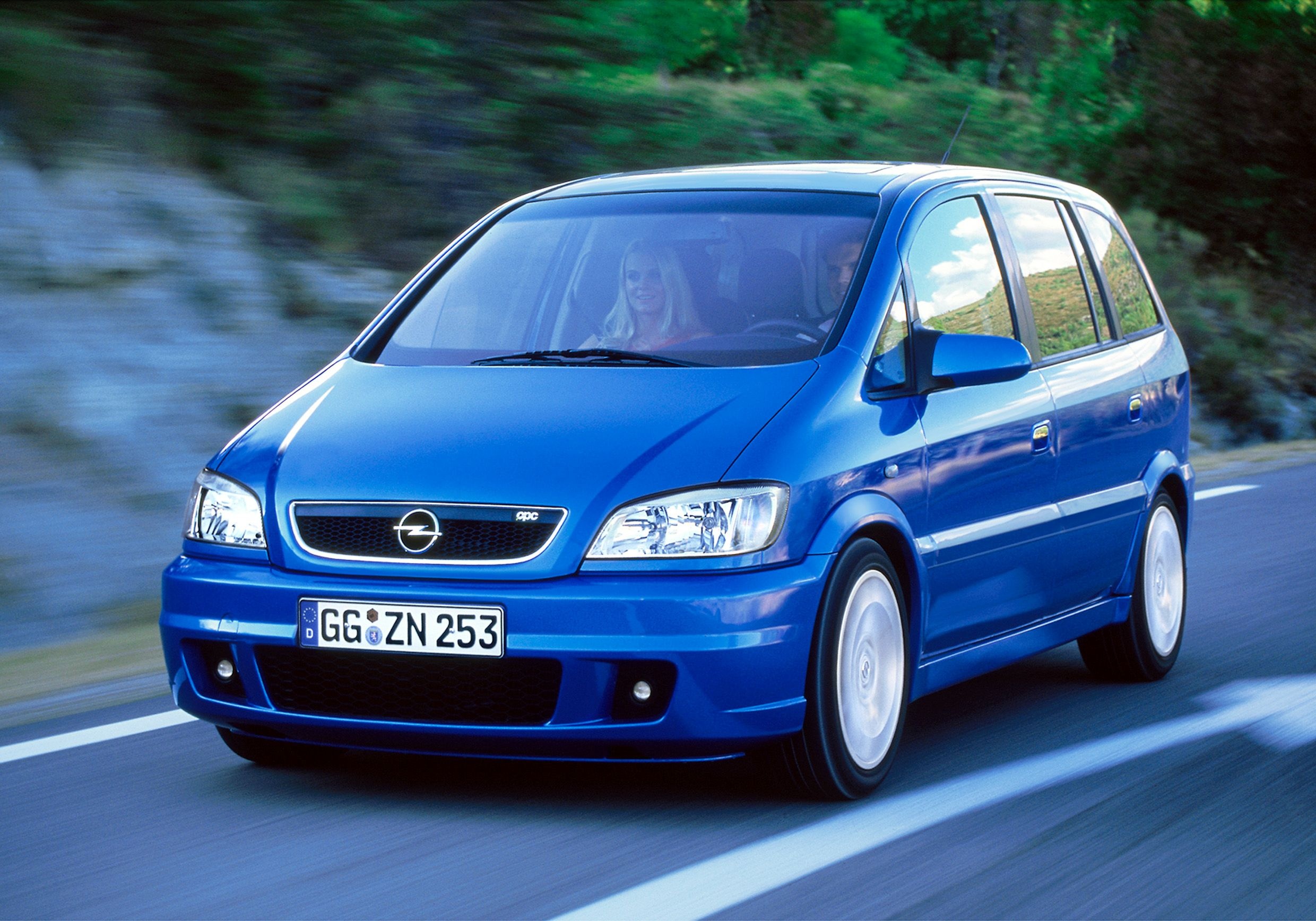 Gen A, Opel Zafira Wallpaper, 2480x1740 HD Desktop