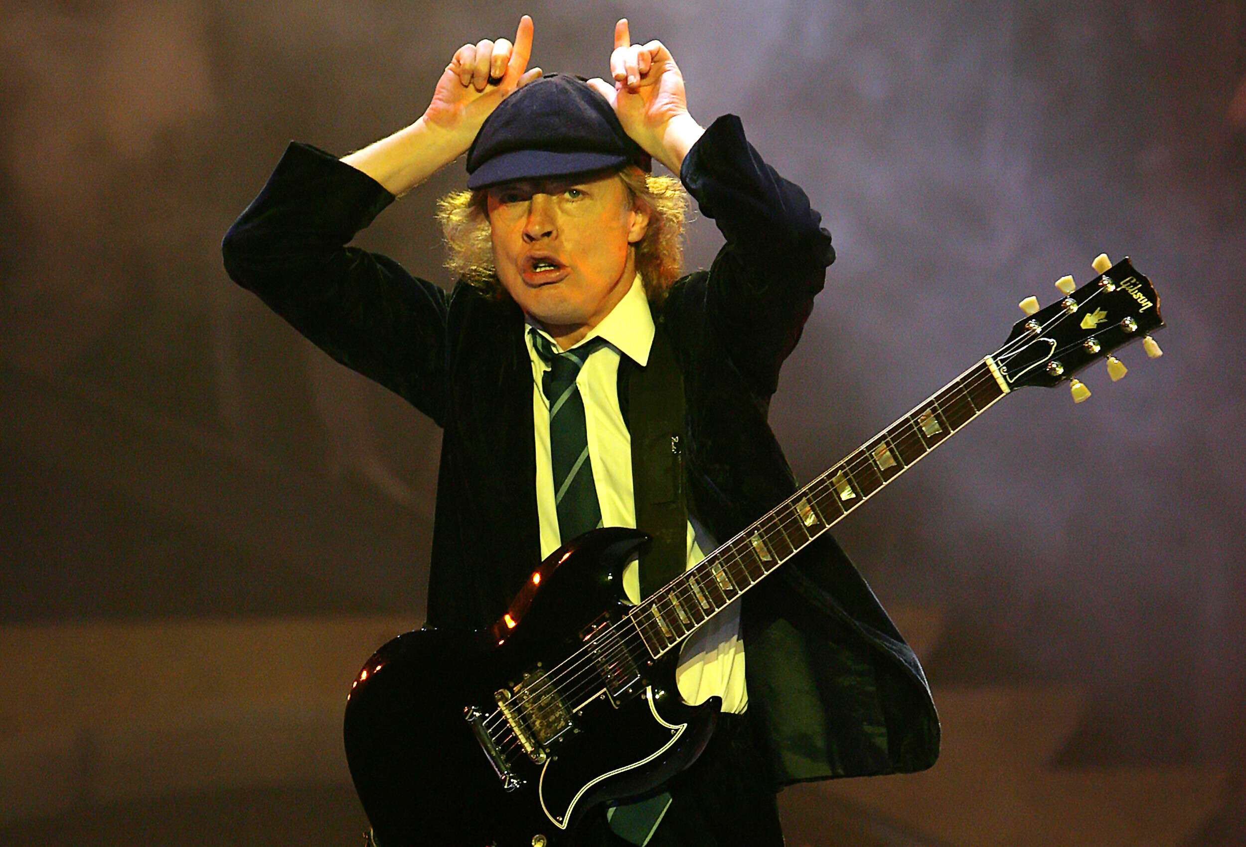 Angus Young, AC/DC Wallpaper, 2500x1710 HD Desktop