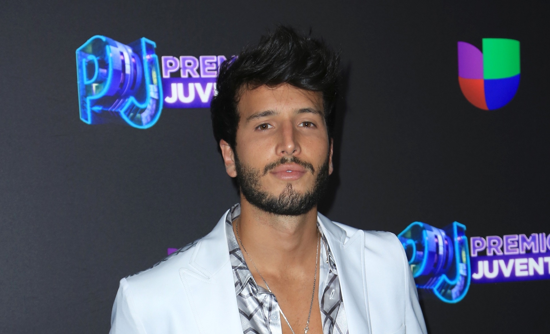 Sebastian Yatra, Latin pop sensation, Musical talent, 1920x1170 HD Desktop