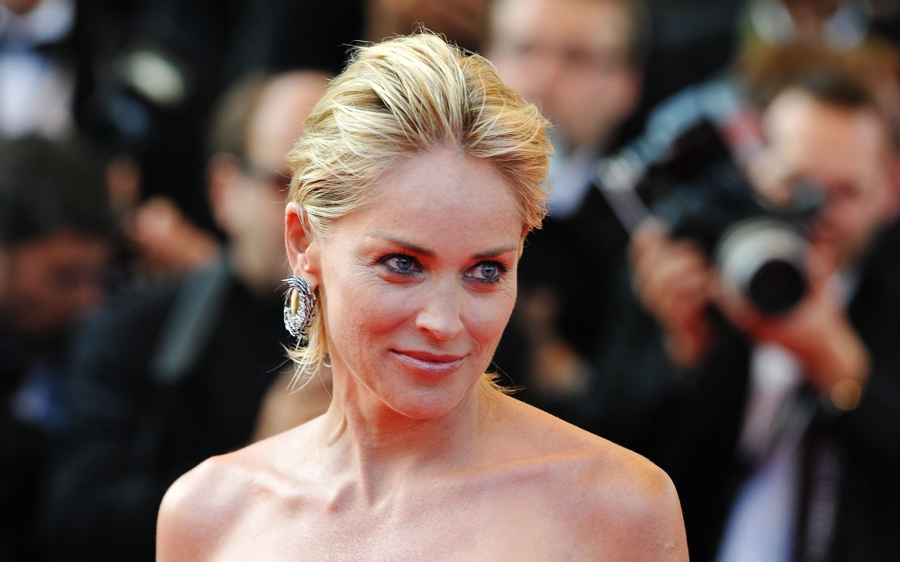 Sharon Stone, Iconic performances, Filmography highlights, Hollywood actress, 2880x1800 HD Desktop