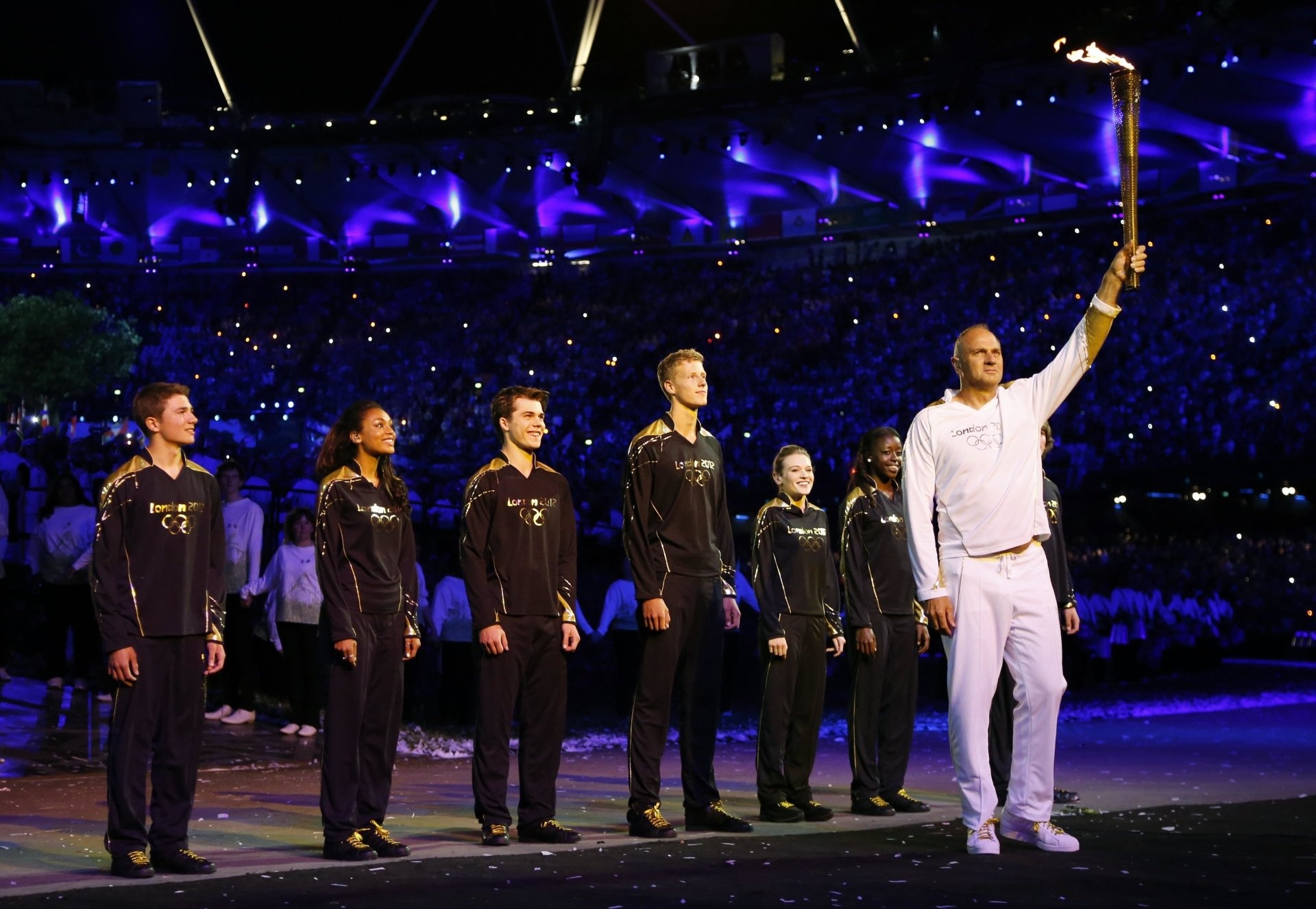 Steve Redgrave, Olympic Flame Wallpaper, 1920x1330 HD Desktop