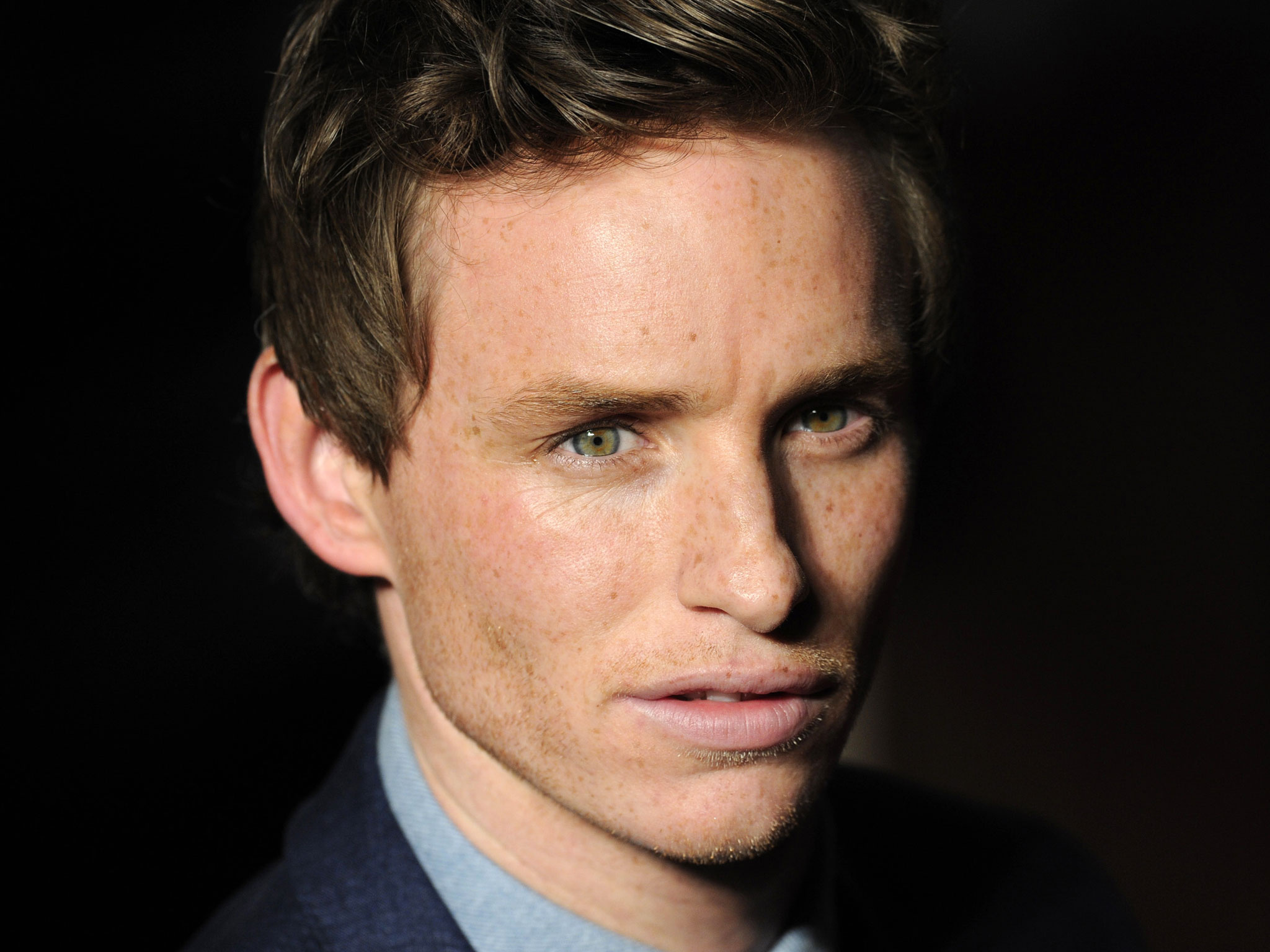 Eddie Redmayne, Face wallpaper, Charming smile, Actor, 2050x1540 HD Desktop