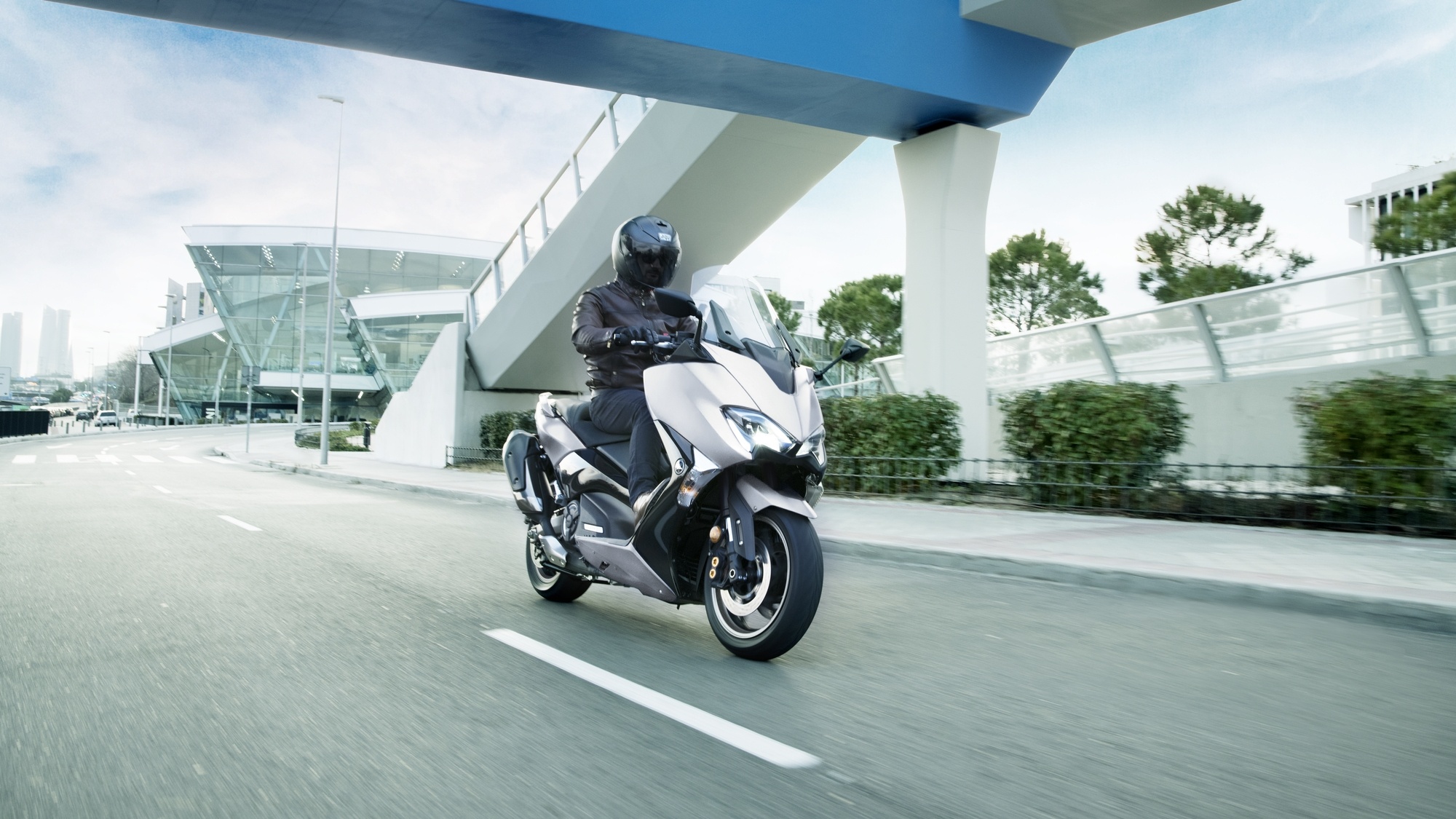 Yamaha TMAX DX, Cutting-edge technology, XP530D model, Micro mobility at its finest, 2000x1130 HD Desktop