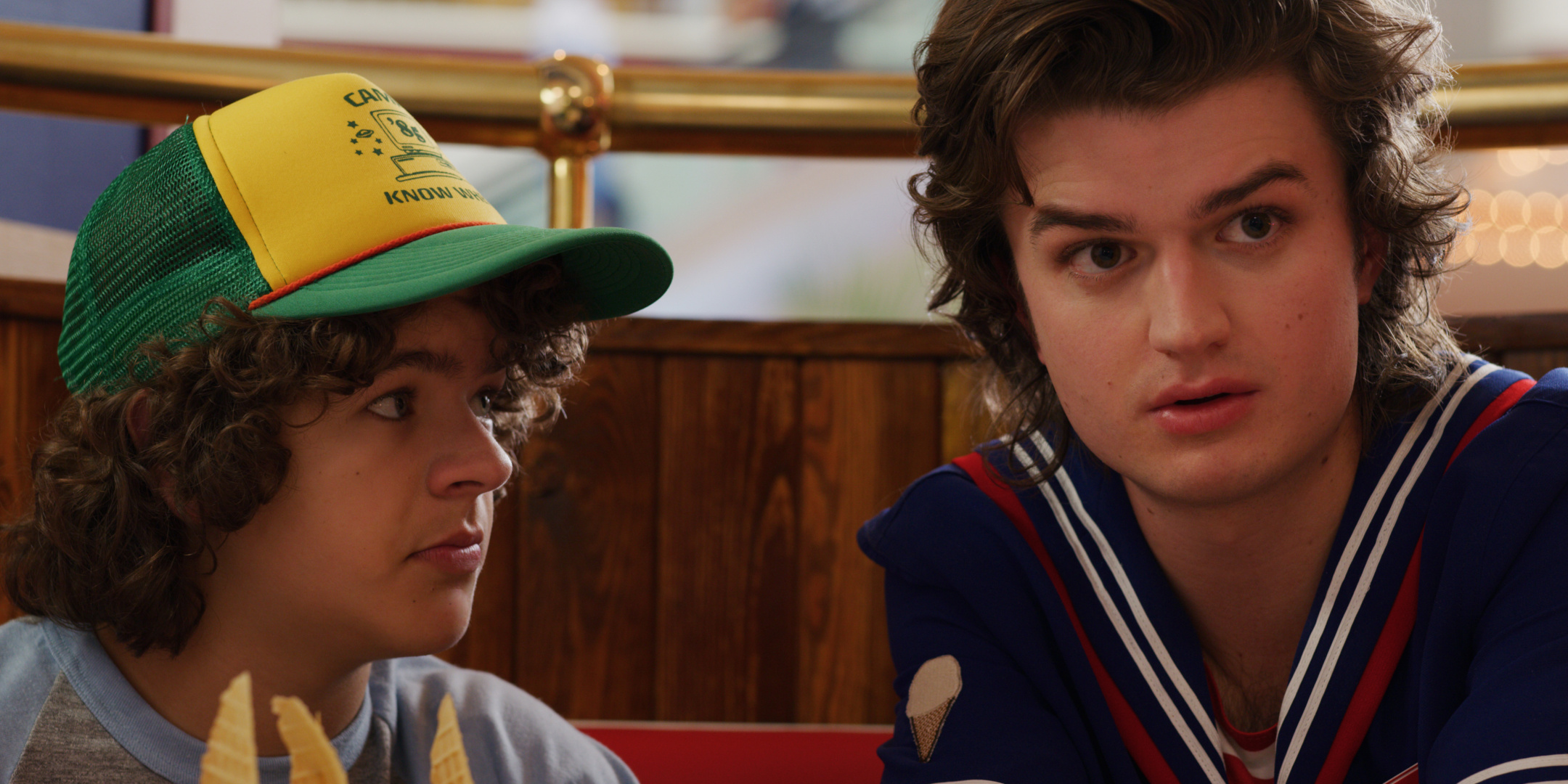 Steve Harrington, Dustin Henderson, Stranger Things Season 3, Scoops Ahoy uniform, Dual Screen Desktop wallpaper