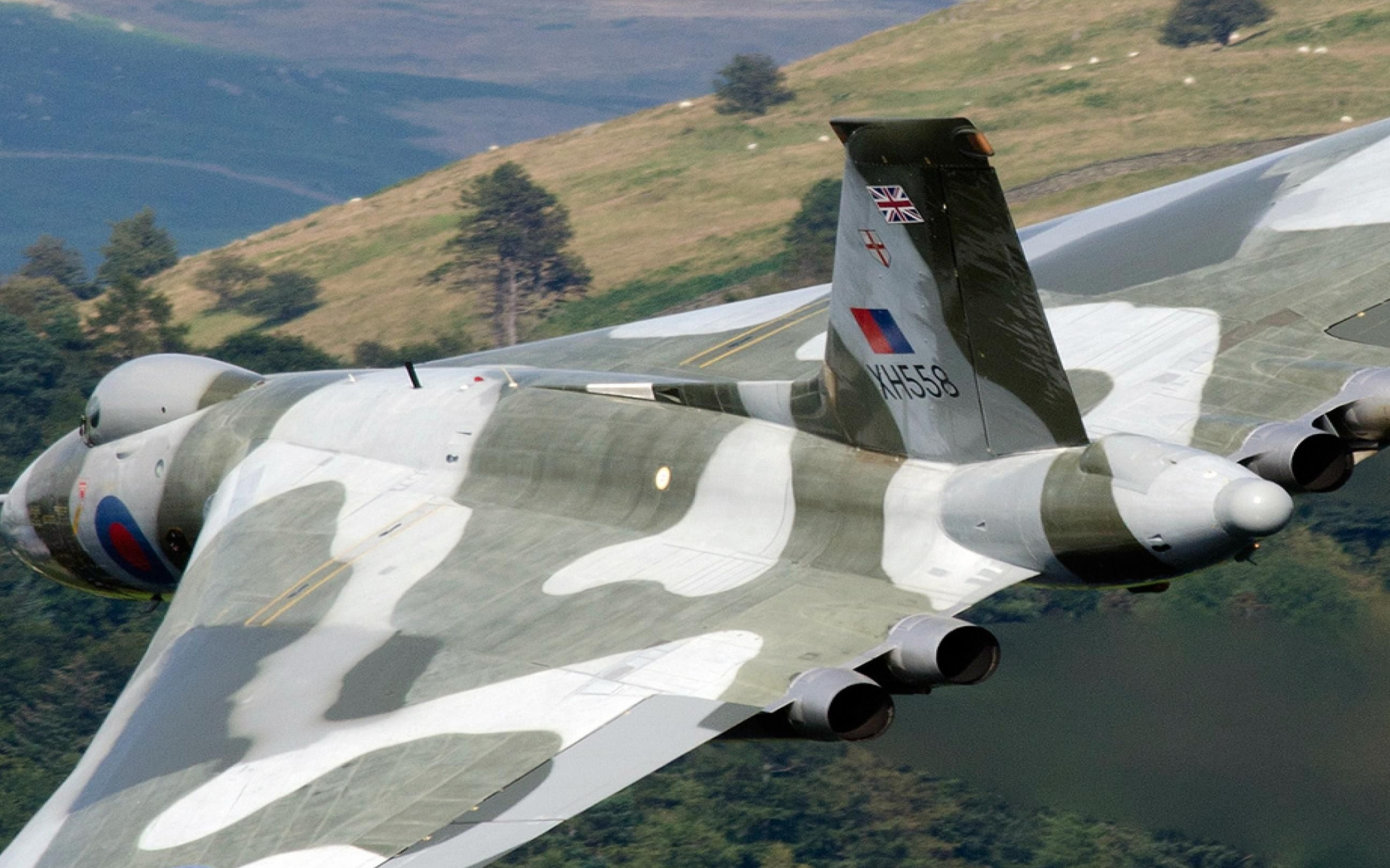 Avro Vulcan, Iconic aircraft, Aviation legend, Historical marvel, 2880x1800 HD Desktop