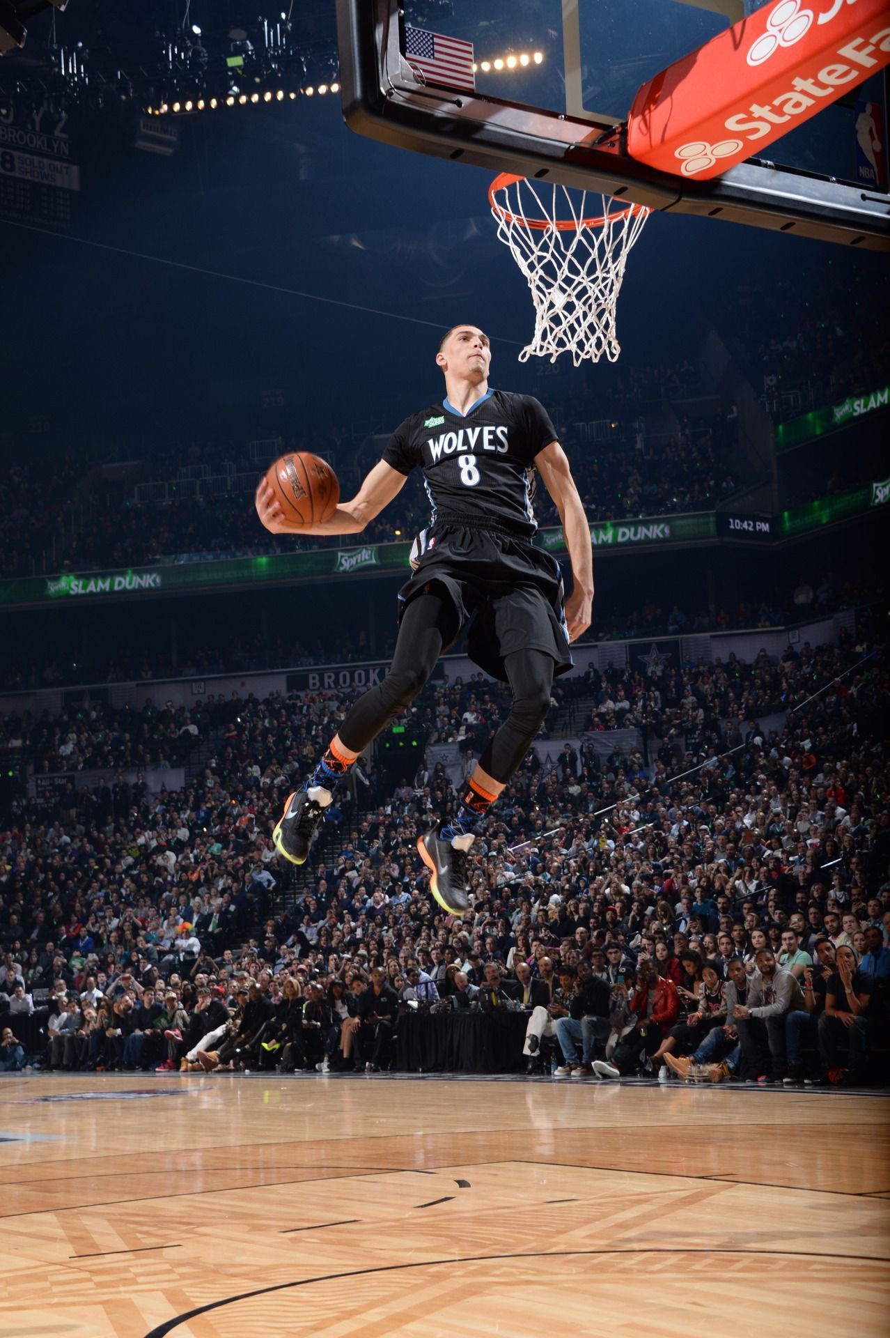 Zach LaVine, Chicago Bulls, Dunk wallpapers, 1280x1920 HD Phone