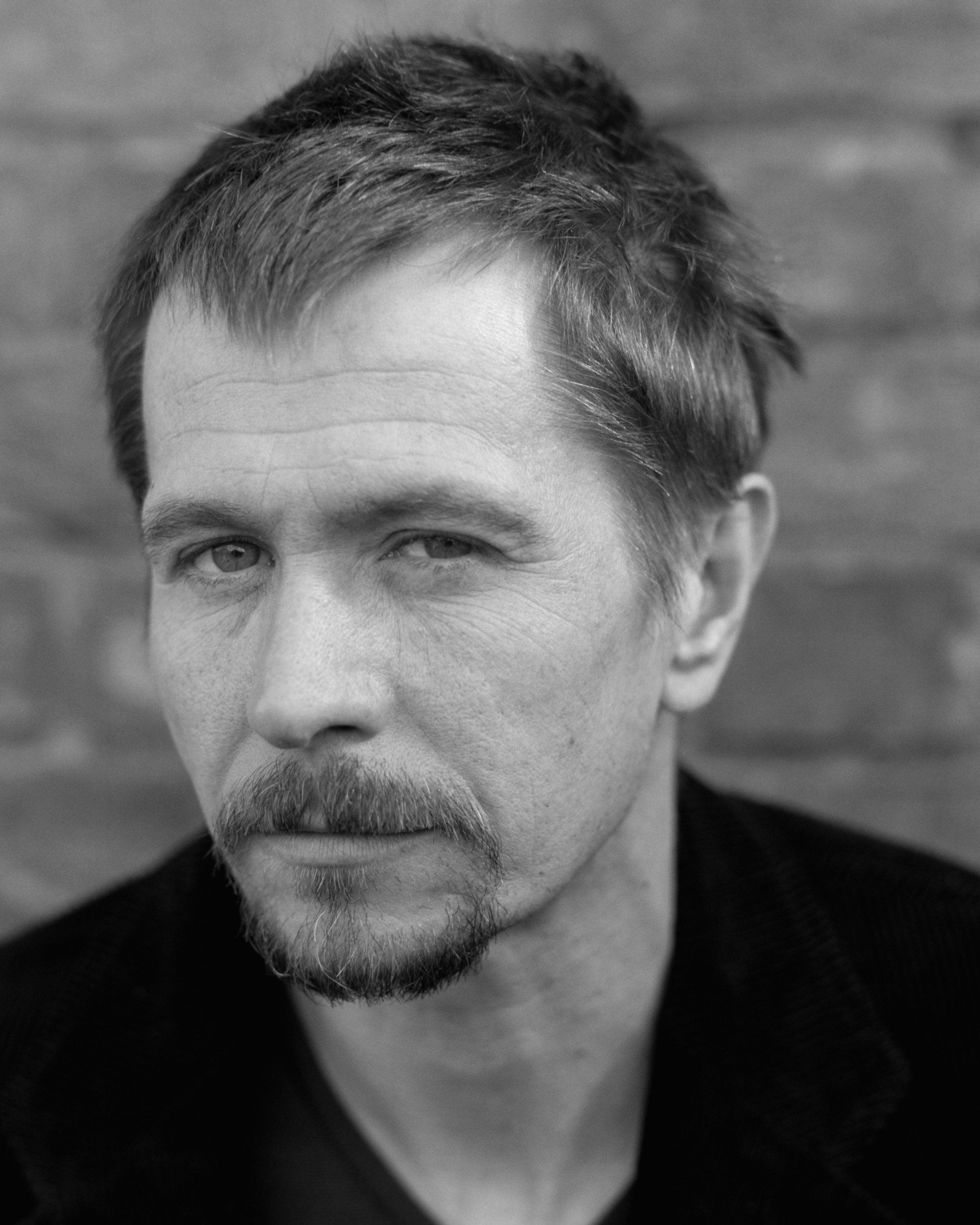 Gary Oldman, High-resolution desktop background, Actor's versatility, Diverse filmography, 2000x2500 HD Phone