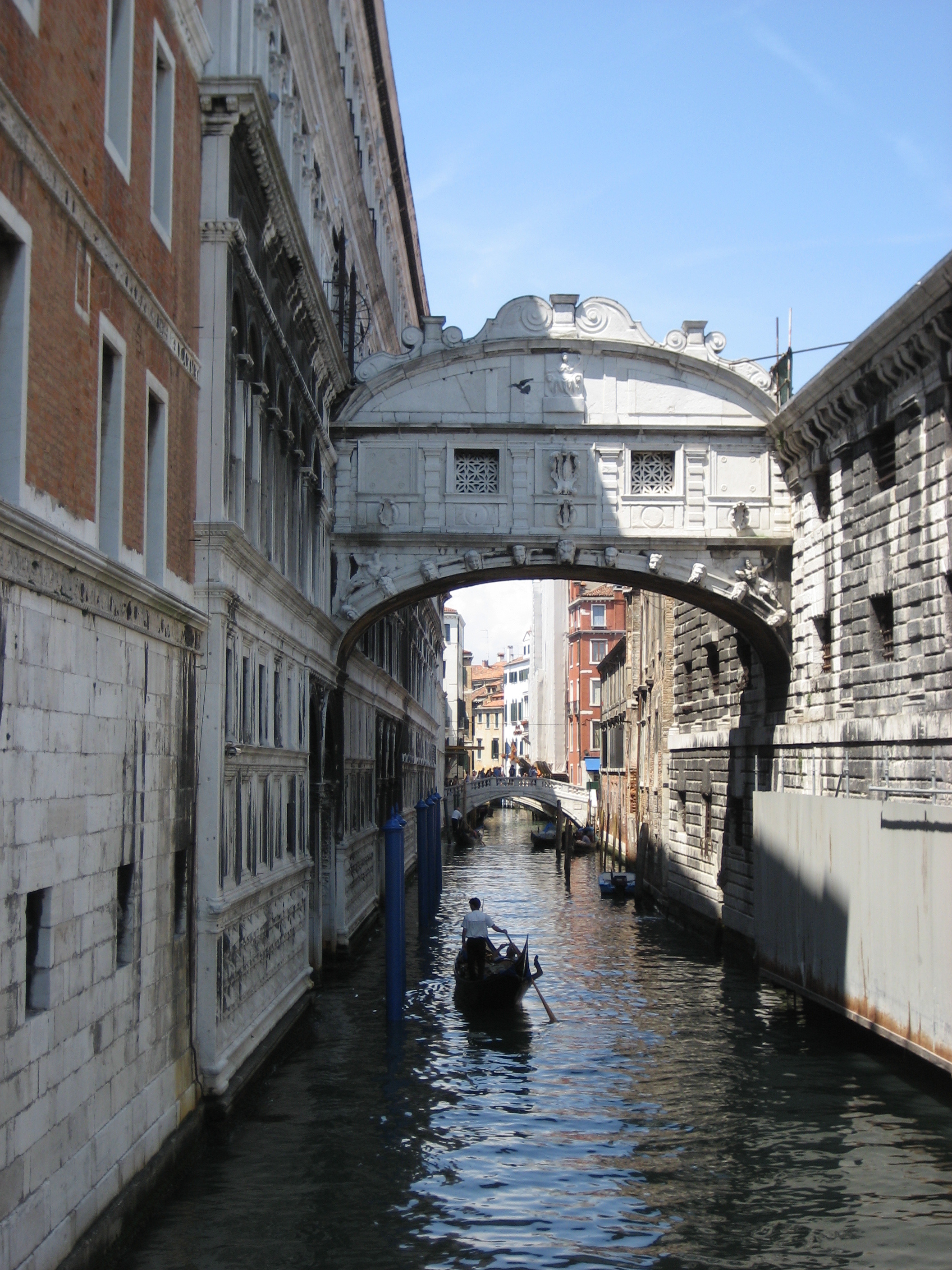 Bridge of Sighs, Crossing the bridge, 2120x2820 HD Phone