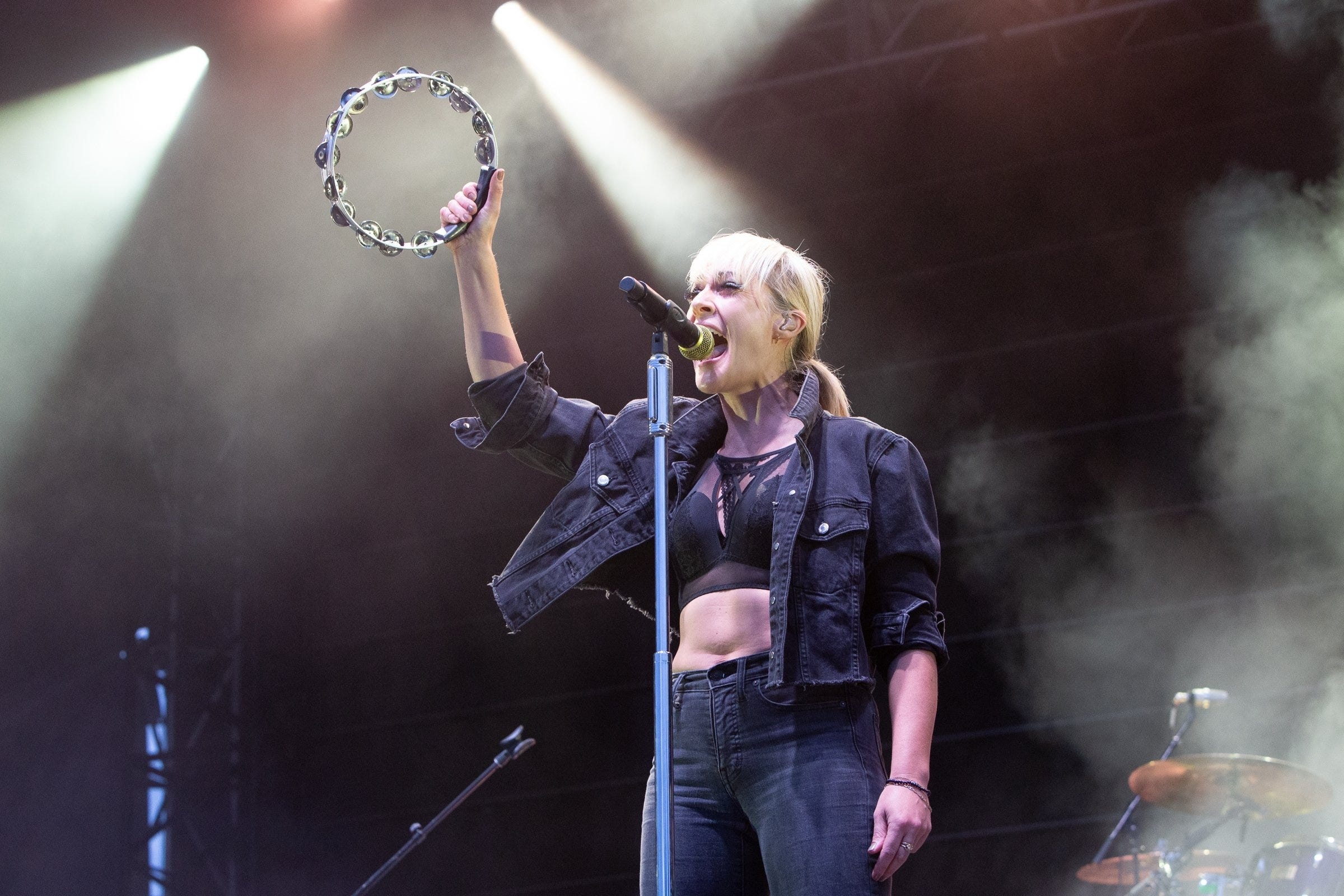 Metric at ACL Fest, Good music, Loud performance, Kind band members, 2400x1600 HD Desktop