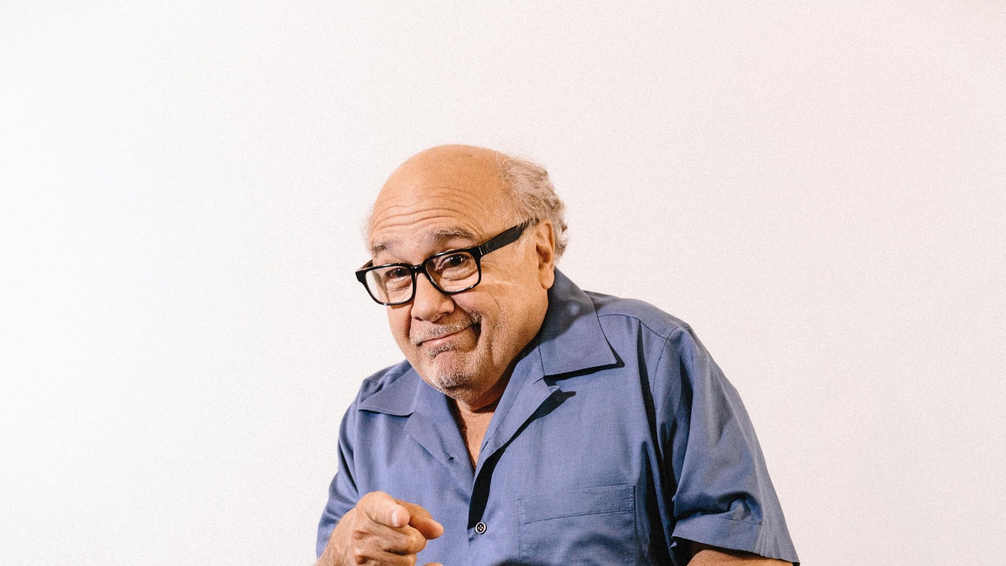 Danny DeVito, Getting down and dirty, 2000x1130 HD Desktop