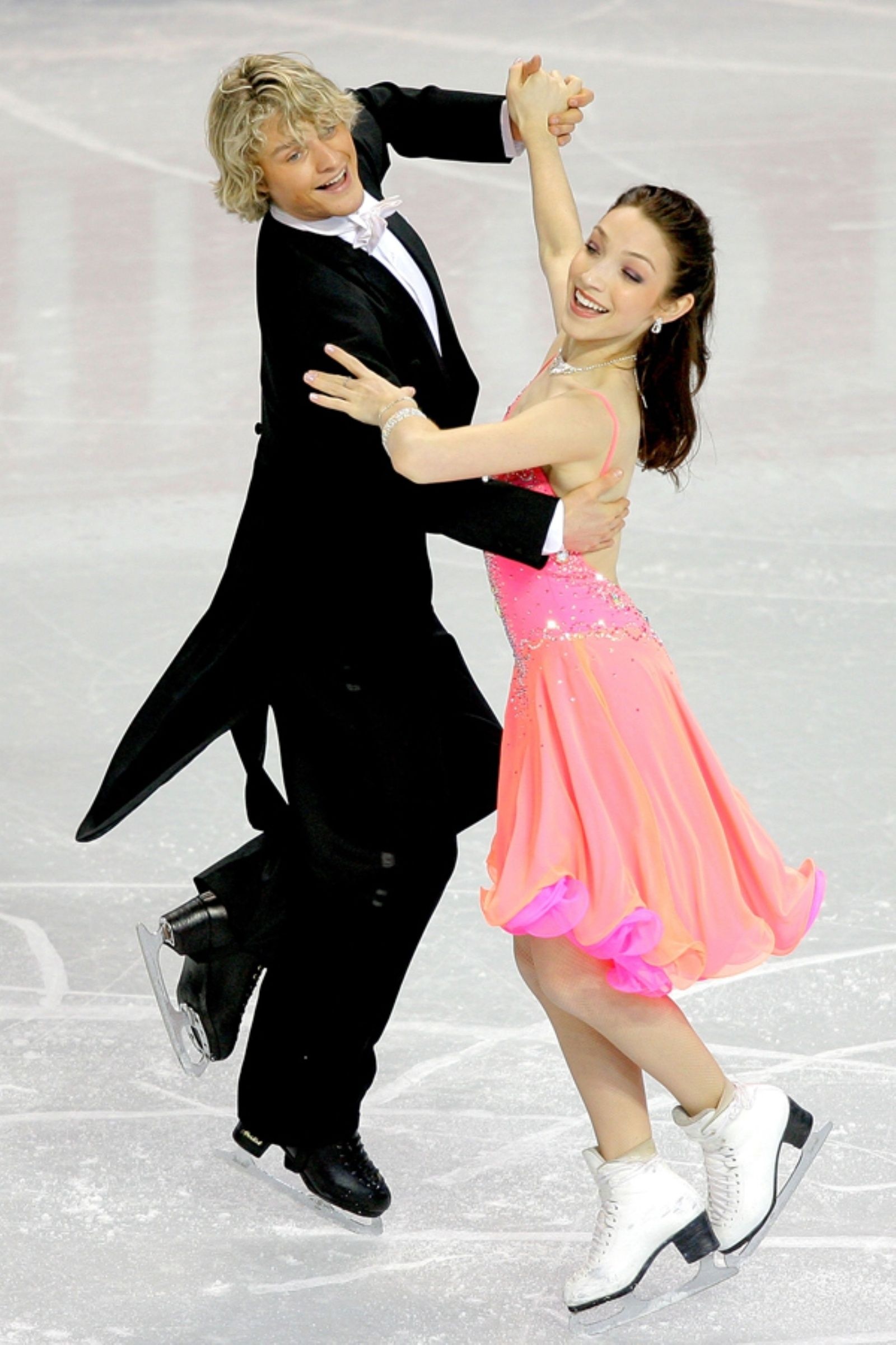 Ice Dancing, Ice dancing costumes, Meryl Davis, Charlie White, 1600x2400 HD Phone