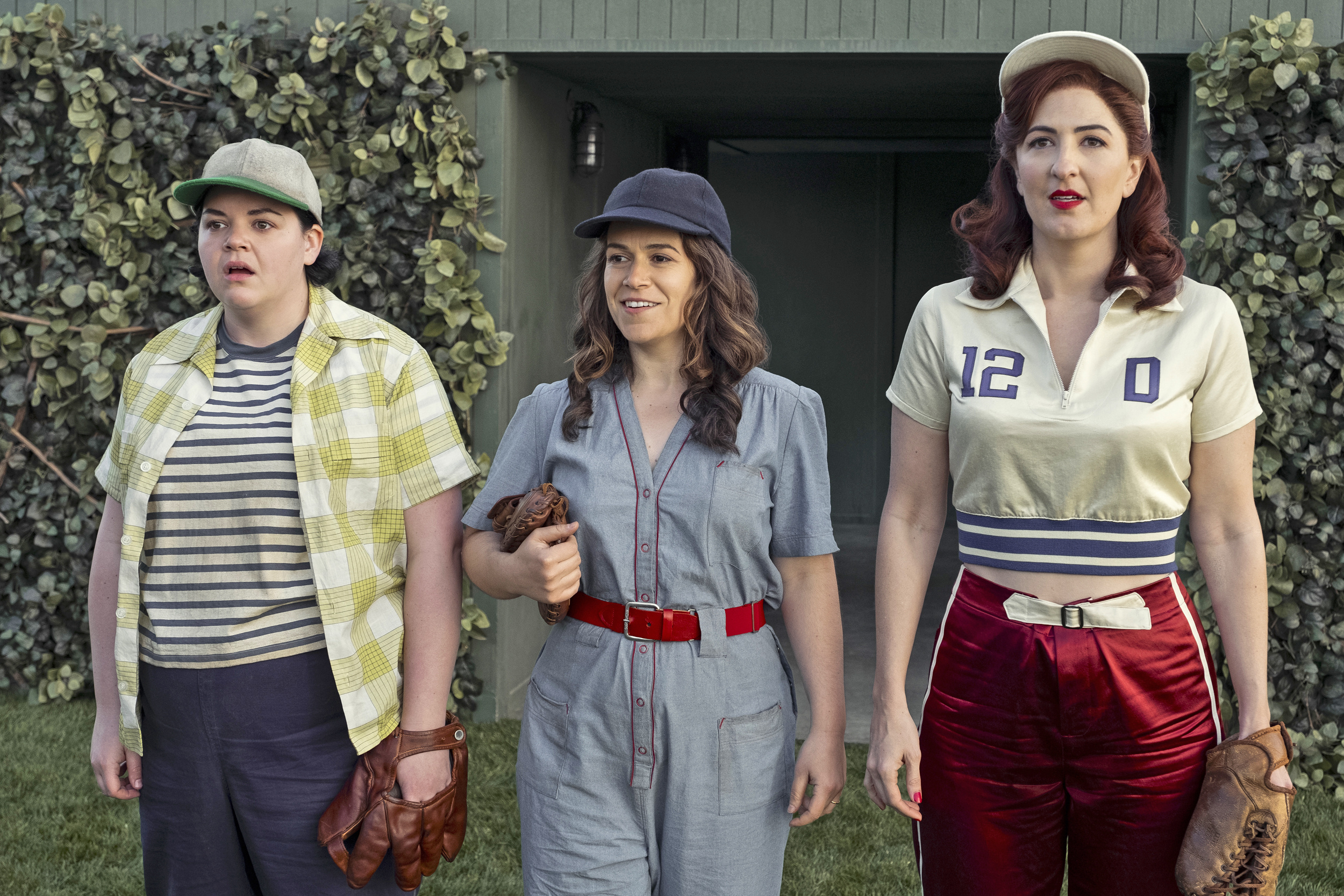 A League of Their Own, Remake hits home run, Queer viewers, 2500x1670 HD Desktop