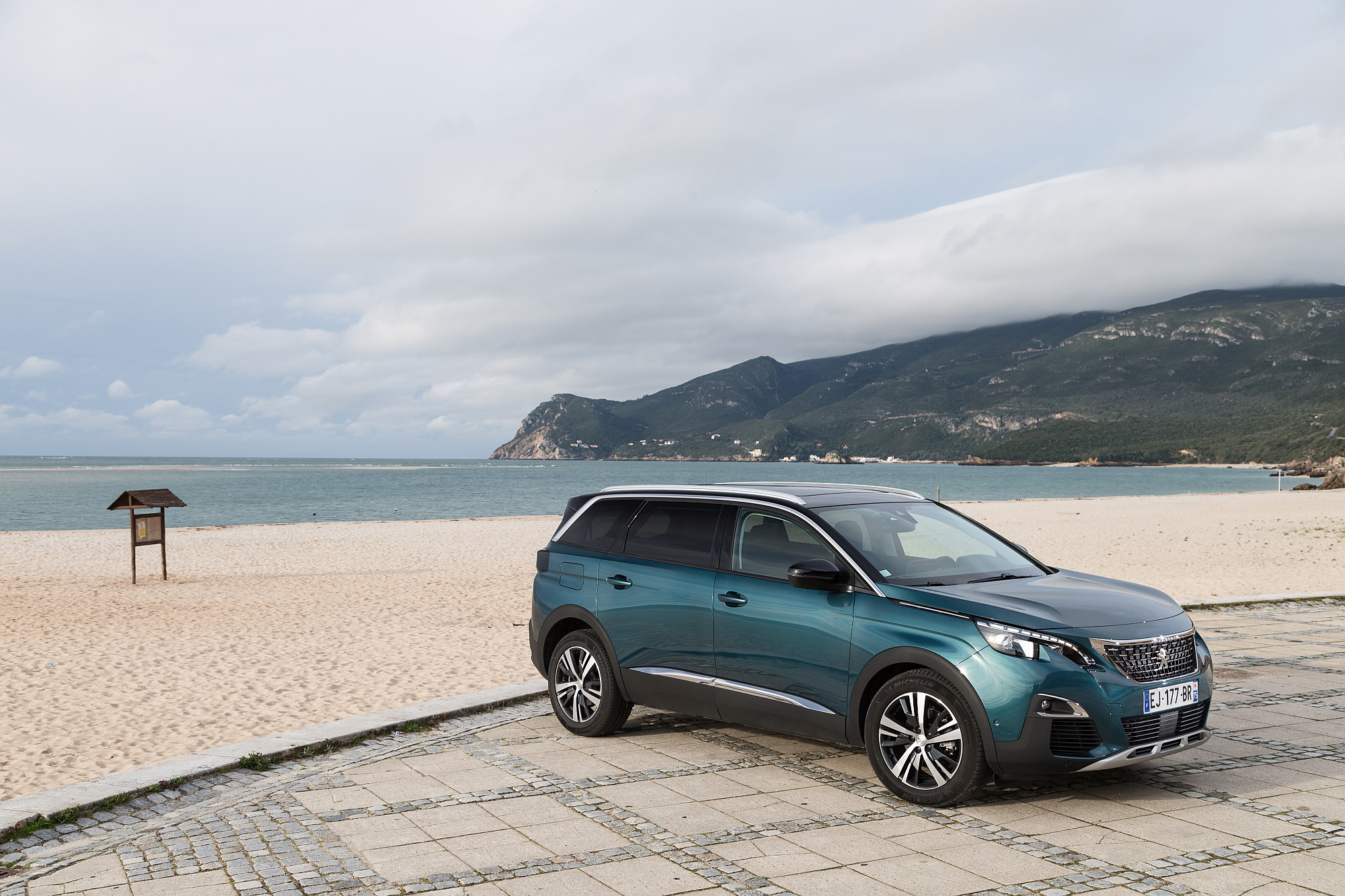 Peugeot 5008, Auto horn GmbH, Automotive innovation, Reliable companion, 2000x1340 HD Desktop