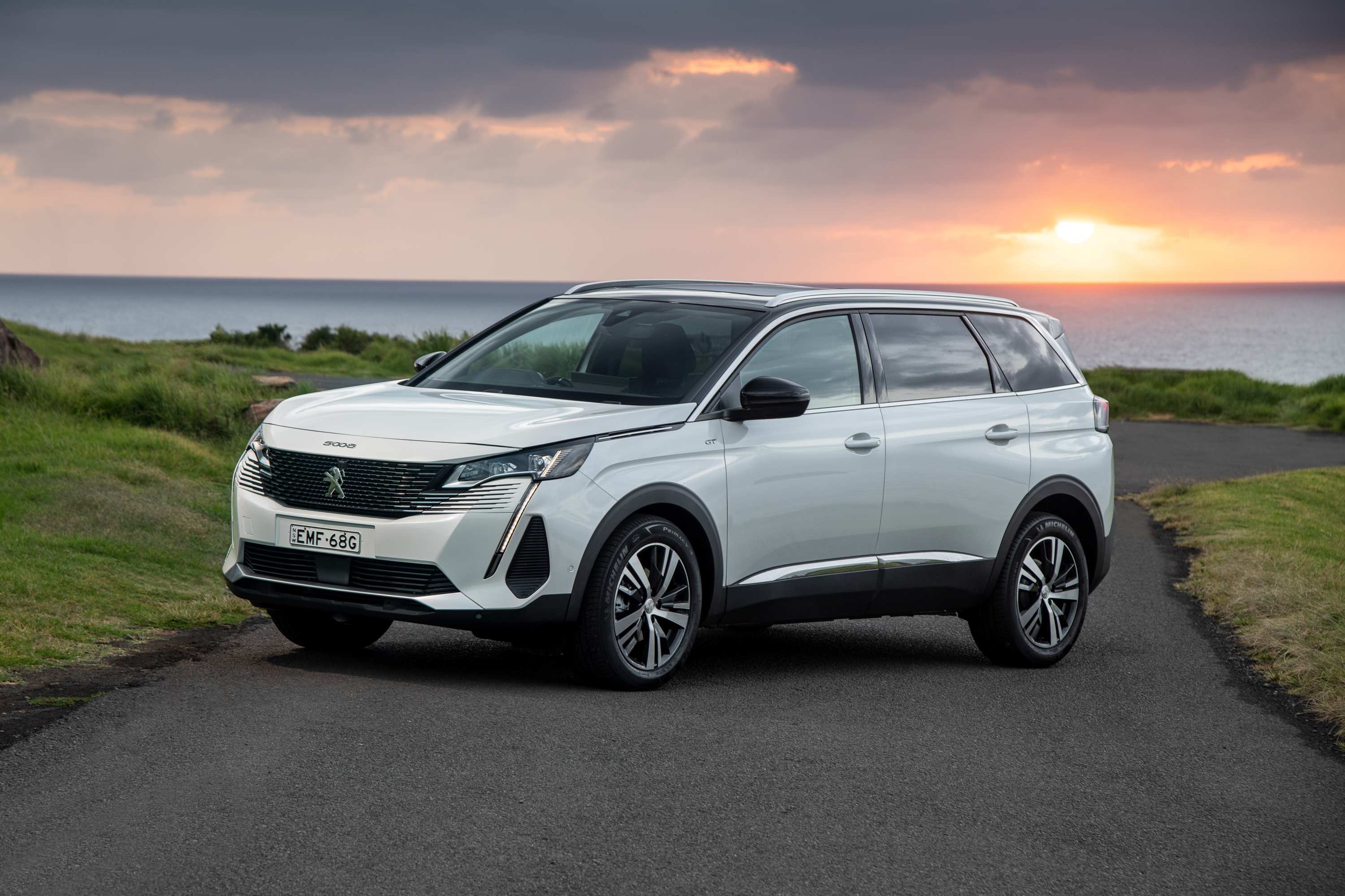 Peugeot 5008, SUV extravaganza, Modern design, Family-friendly comfort, 3000x2000 HD Desktop