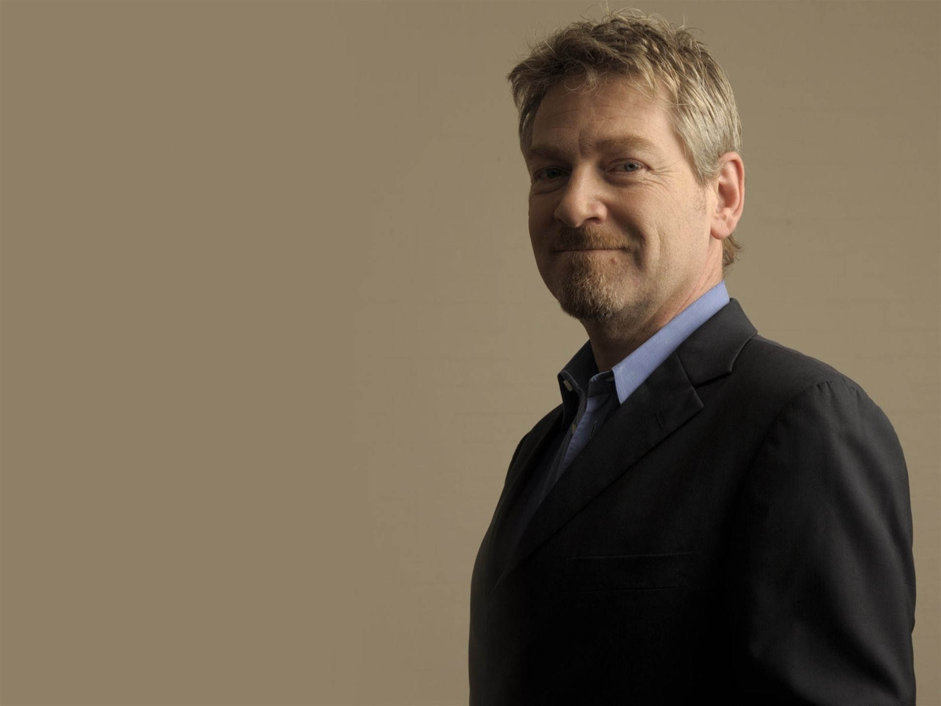 Kenneth Branagh, Director and screenwriter, Costume design, Versatile talent, 1920x1440 HD Desktop