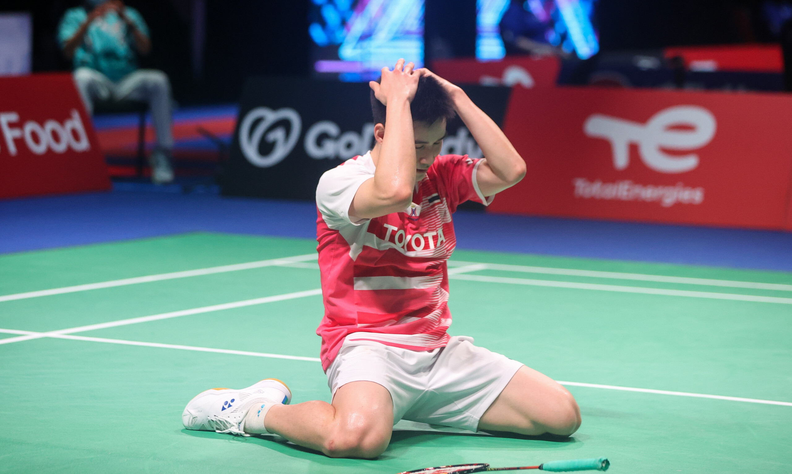 Kantaphon Wangcharoen, Badminton maestro, Fast-paced action, Dream pursuit, 2560x1540 HD Desktop