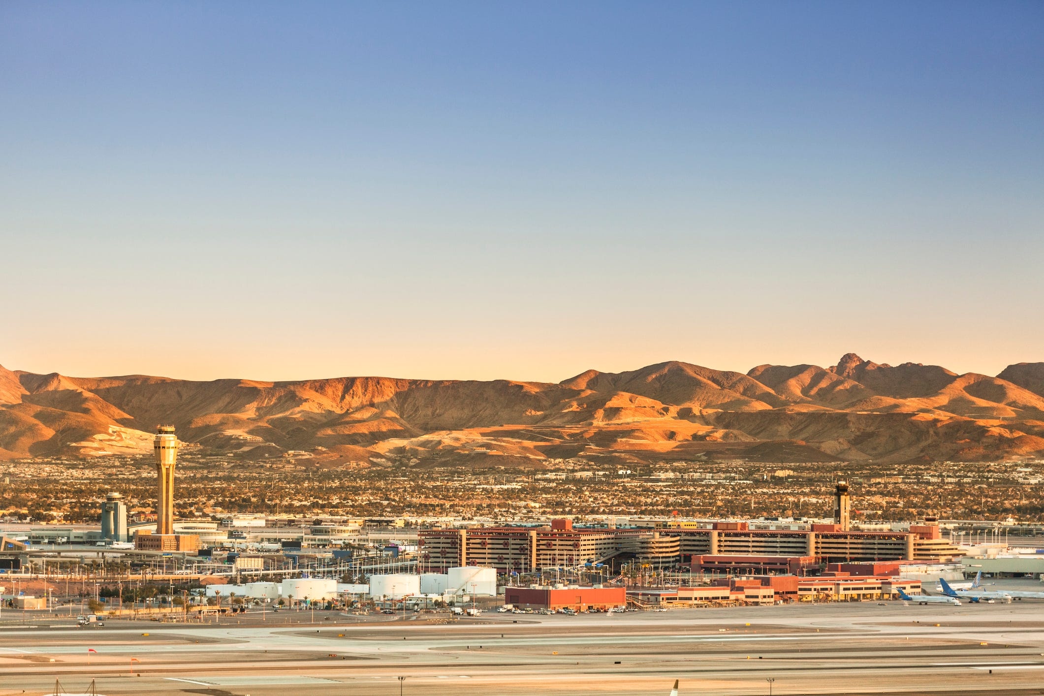 McCarran International Airport, Coronavirus travel impact, Airport closures, Travel restrictions, 2130x1420 HD Desktop